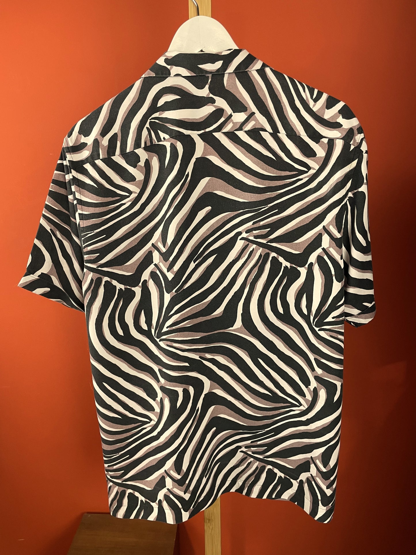 Animal Print Πουκάμισο TED BAKER σε Ασπρόμαυρο χρώμα με γραμμές χρώματος πούρου (ΑΝΔΡΙΚΟ: S, ΓΥΝΑΙΚΕΙΟ: M)
