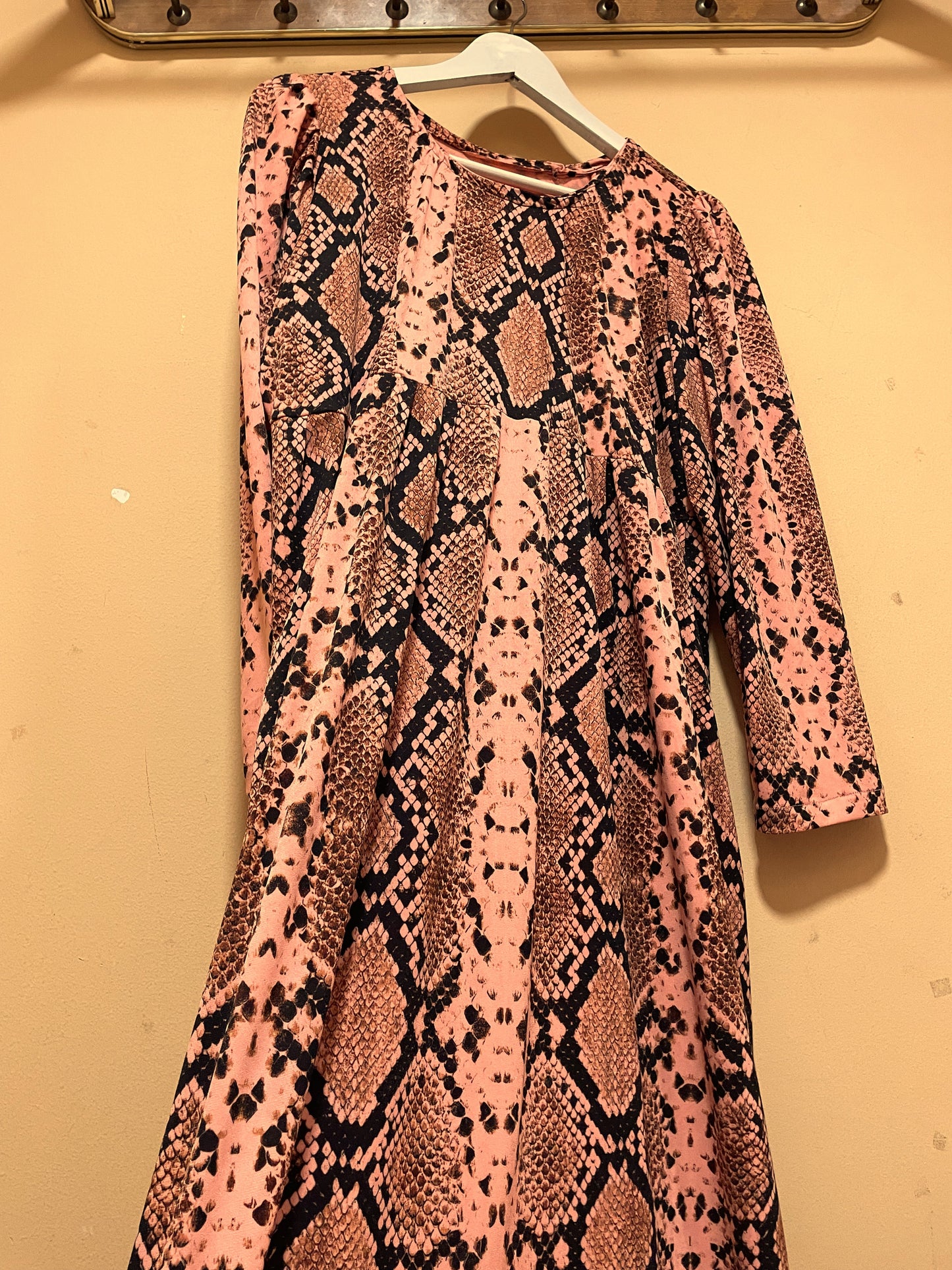 Maxi, Animal Print Φόρεμα σε Ροδακινί χρώμα (Large)