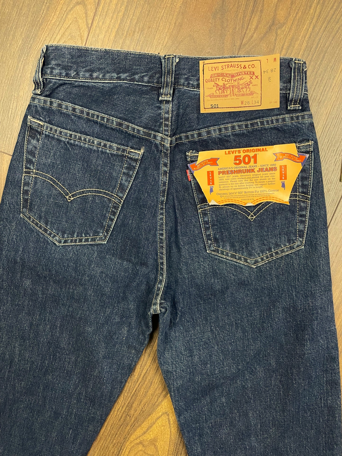 Stock, Γυναικείο Tζιν Παντελόνι LEVI'S 501 σε Σκούρο Μπλε χρώμα (No. 28 - XS)