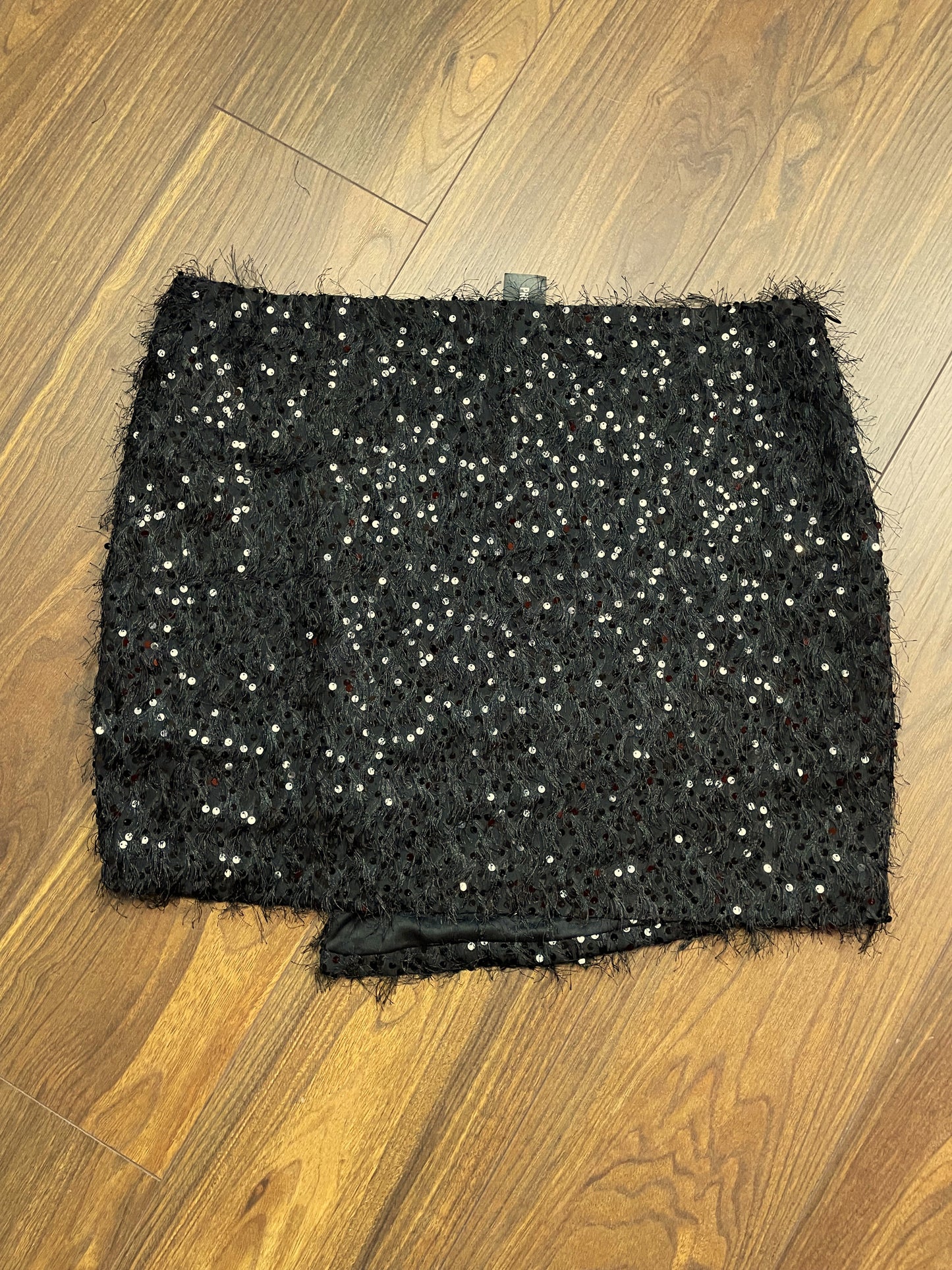 Stock, Αμπιγιέ Φούστα με Παγιέτες PRETTY LITTLE THING Plus σε Μαύρο χρώμα (XL)