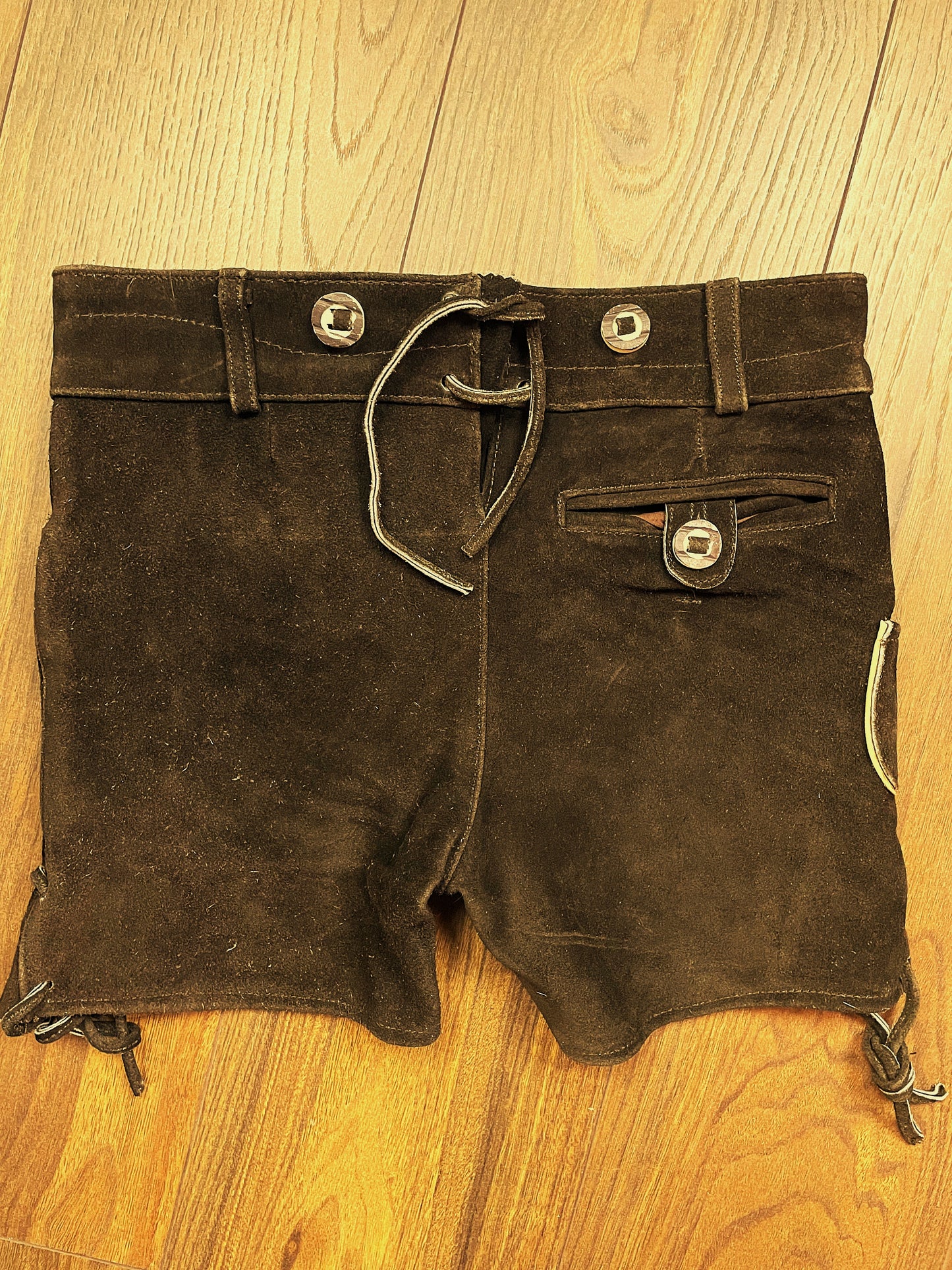 UNIQUE ITEM: Stock, Δερμάτινο / Καστόρ Γυναικείο Σορτς ALMWERK σε Σοκολατί Χρώμα (Small)