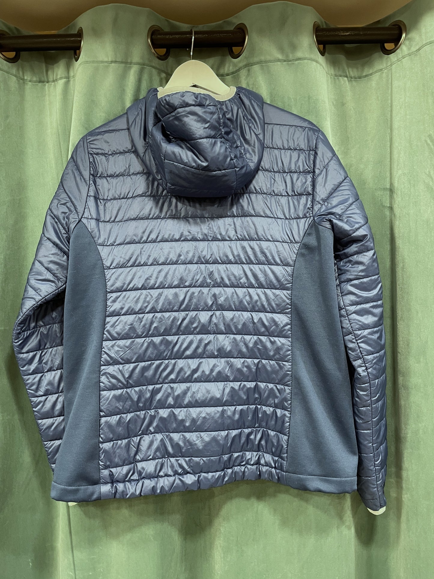 Γυναικείο Αθλητικό Μπουφάν JACK WOLFSKIN σε Σκούρο Μπλε χρώμα (Large - Fit γραμμή)