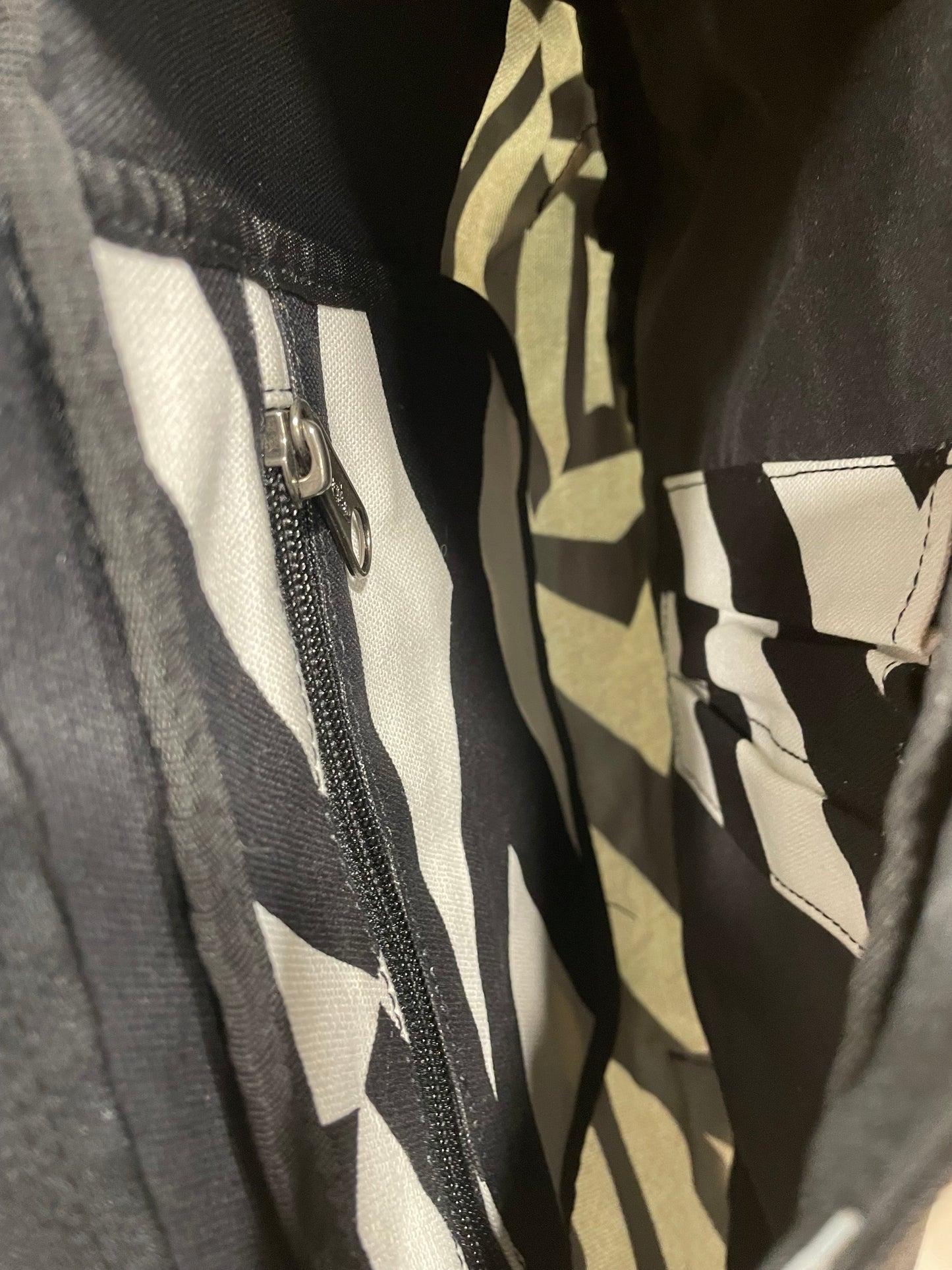 Πάνινη Τσάντα Ώμου EASTPACK σε Μαύρο - Λευκό χρώμα