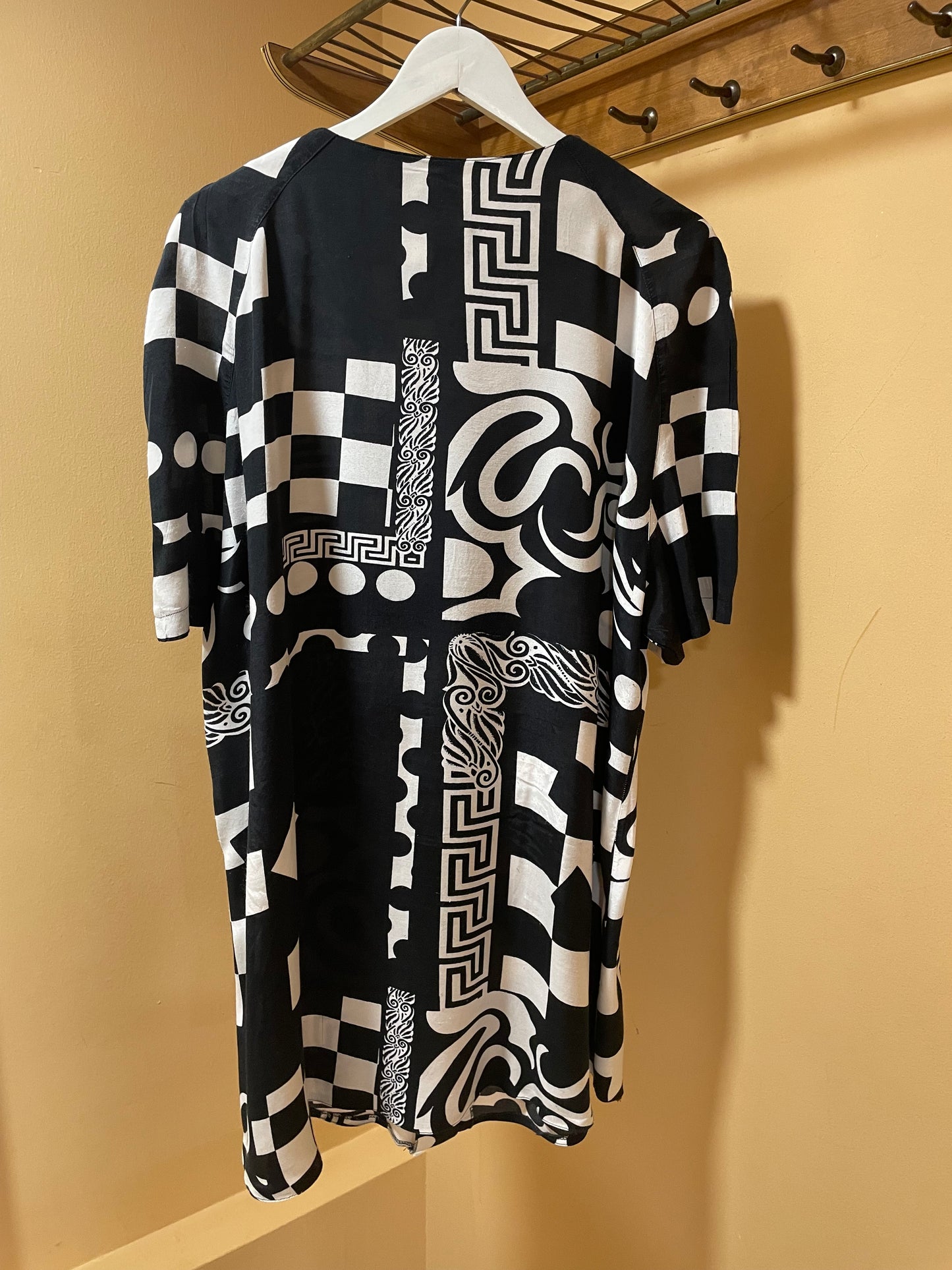 Κοντομάνικο, Μακρύ Γυναικείο Πουκάμισο KLARA σε Ασπρόμαυρο Χρώμα (Άνετο L)