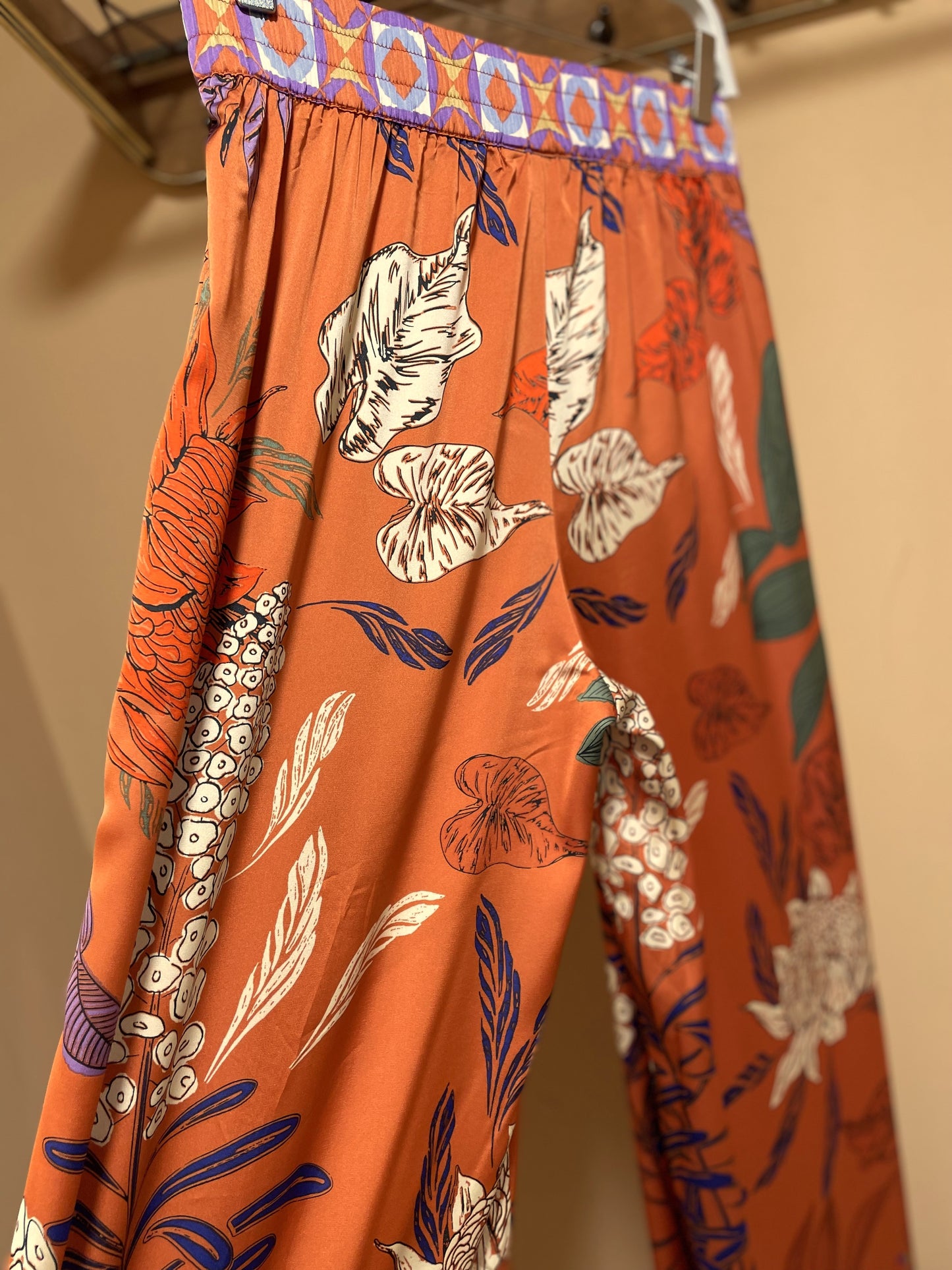 Σατέν, Εμπριμέ Γυναικεία Παντελόνα JOIE σε Ροδακινί χρώμα (Small)