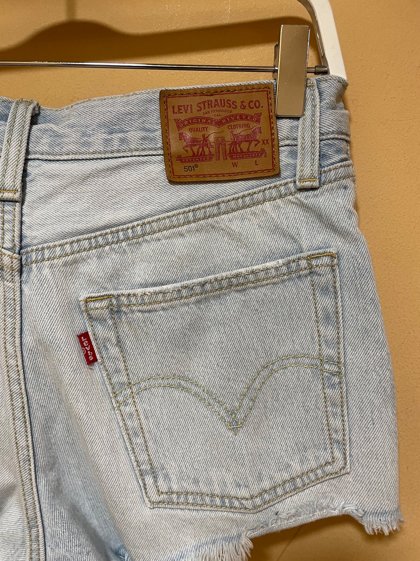 Γυναικείο Τζιν Σορτς LEVI'S 501 σε Σιέλ Ανοιχτό χρώμα (Small)