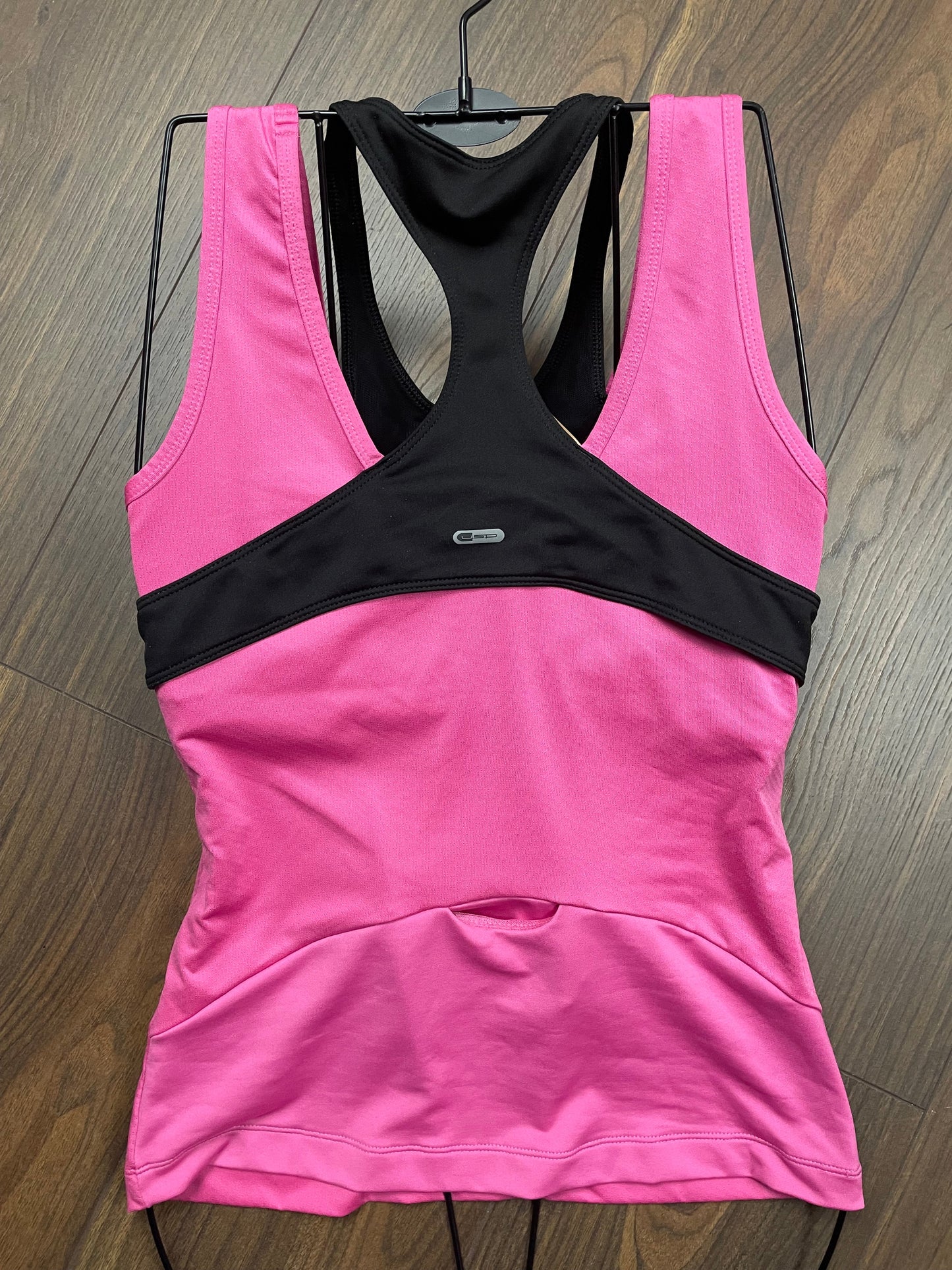 Αθλητική, Αμάνικη Γυναικεία Μπλούζα PUMA σε Φούξια - Μαύρο χρώμα (Σφιχτό Medium)