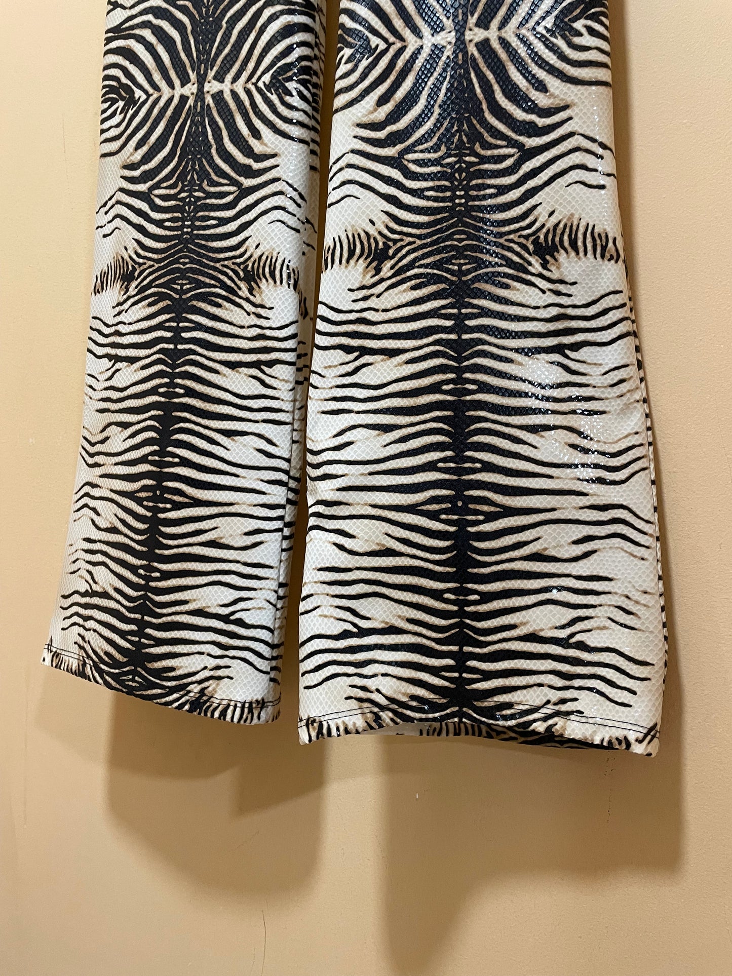 Animal Print. Ιταλικό Γυναικείο Παντελόνι MONICA MAGNI σε Μπεζ / Μαύρο χρώμα (M/L)