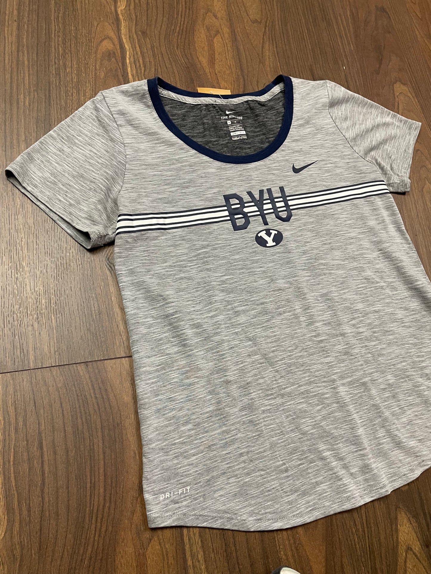 Αθλητική Γυναικεία Μπλούζα - T-Shirt NIKE TEE Dri Fit σε Γκρι χρώμα (Medium)