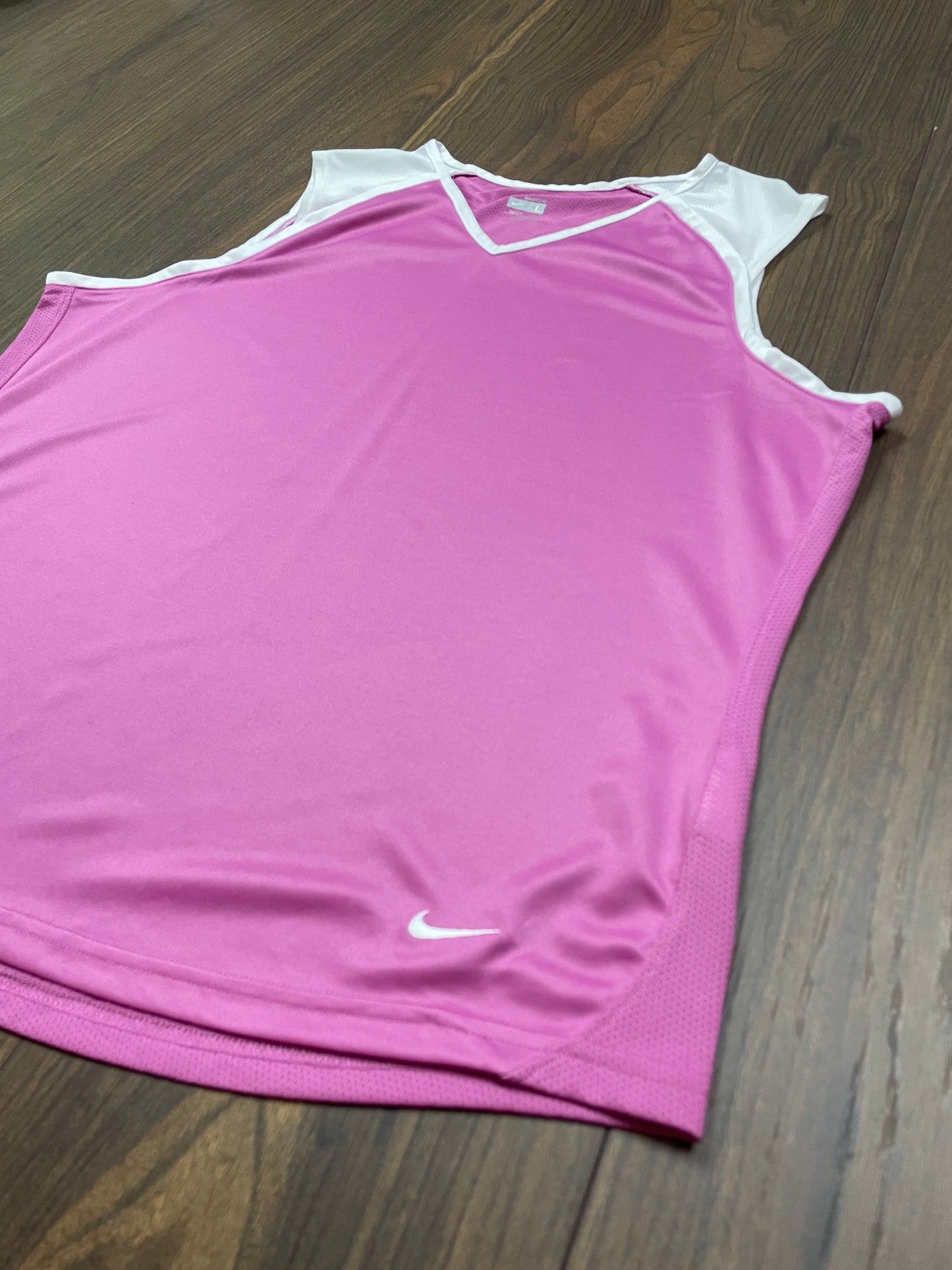 Αθλητική, Αμάνικη Γυναικεία Μπλούζα NIKE σε Ροζ / Μωβ χρώμα (Large)