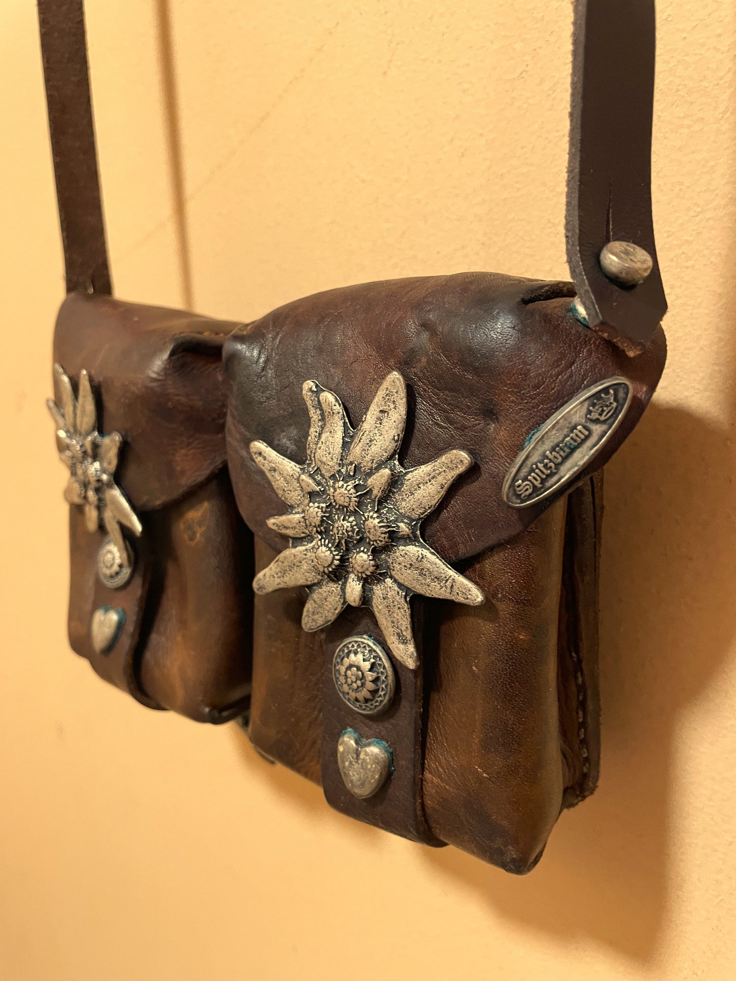 UNIQUE ITEM: Vintage, Χειροποίητη, Αυστριακή δερμάτινη θήκη μέσης "Spitzbua'm" από Στρατιωτικό υλικό του 1960