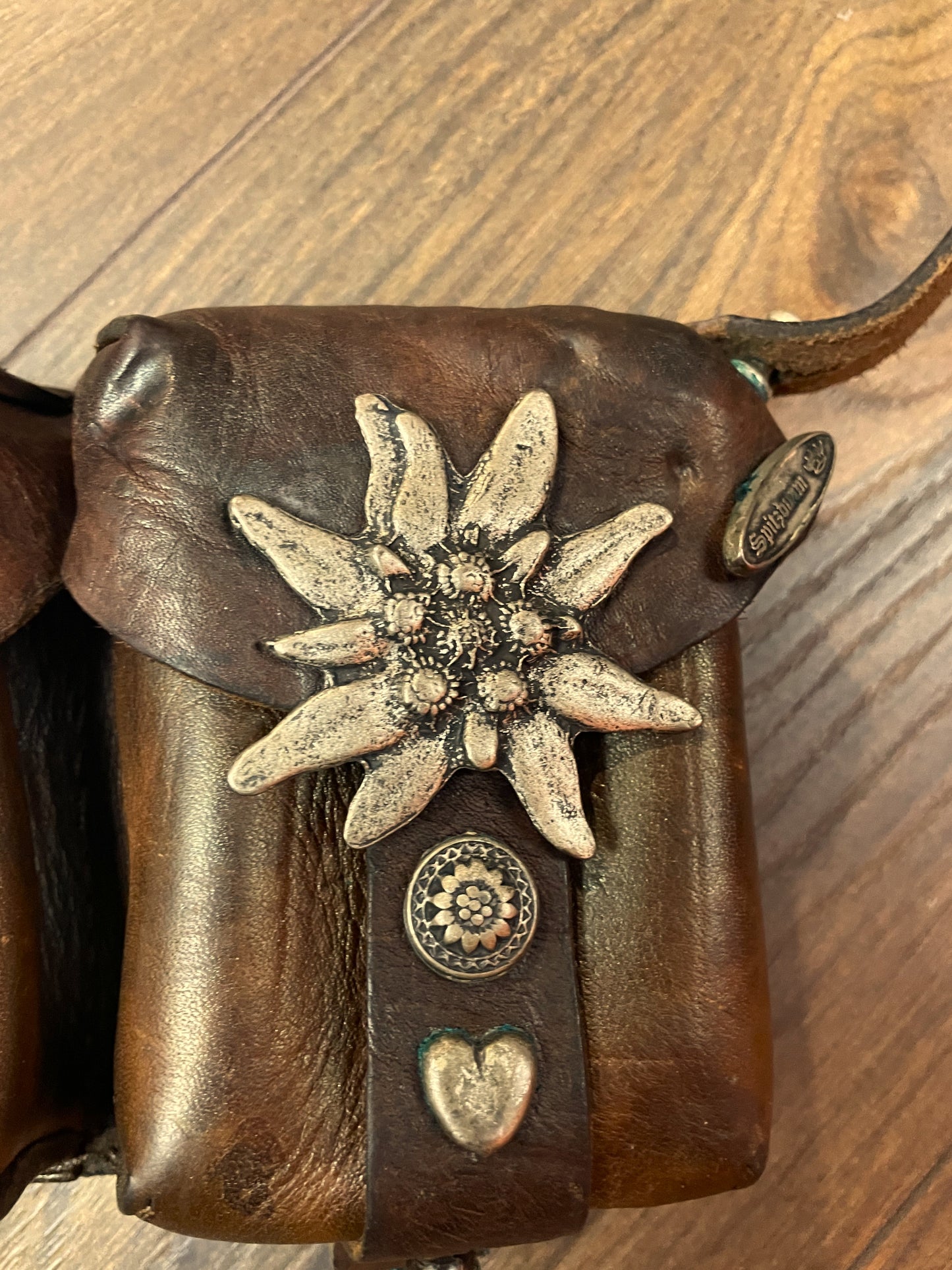 UNIQUE ITEM: Vintage, Χειροποίητη, Αυστριακή δερμάτινη θήκη μέσης "Spitzbua'm" από Στρατιωτικό υλικό του 1960
