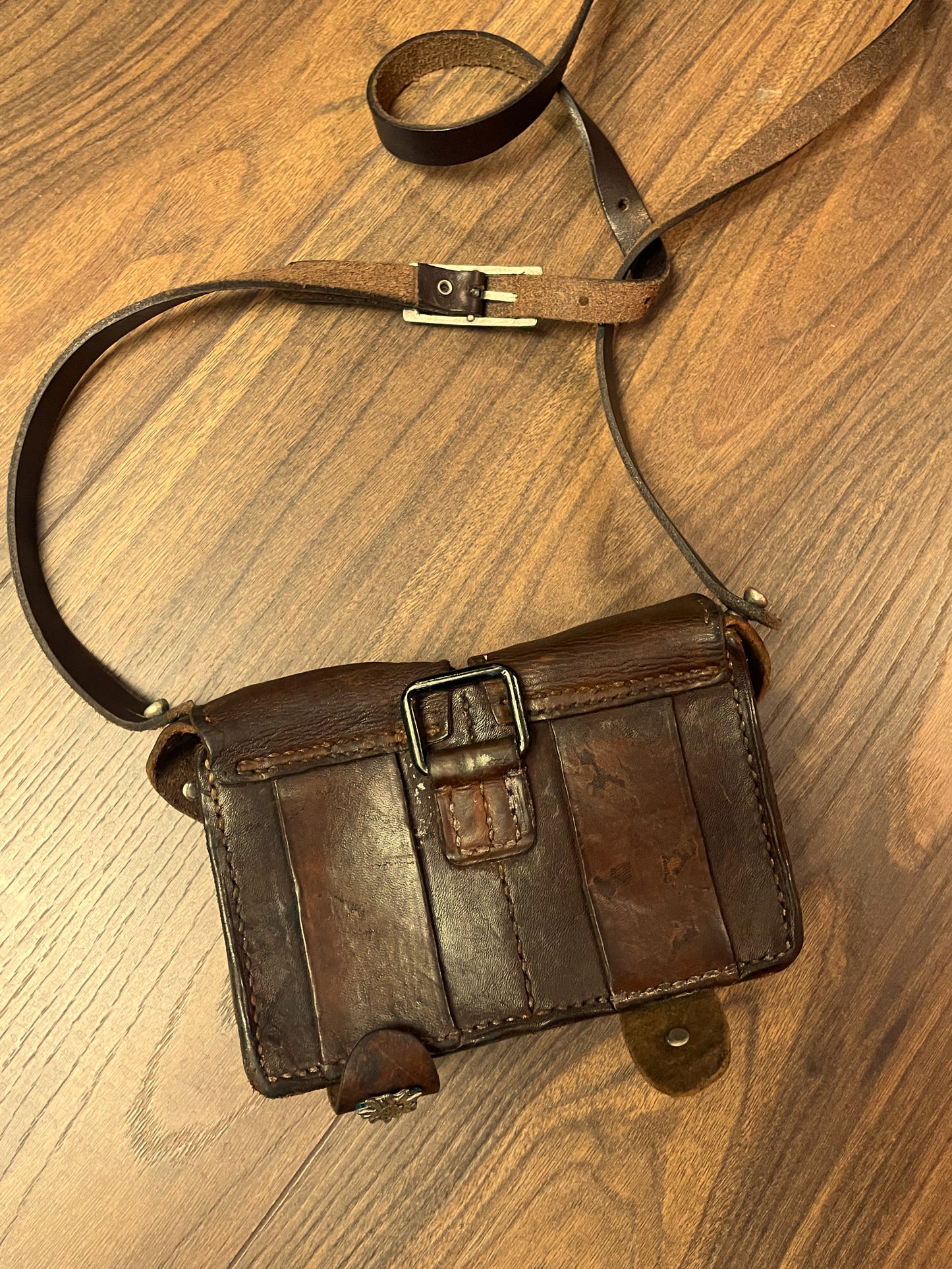 UNIQUE ITEM: Vintage, Χειροποίητη, Αυστριακή δερμάτινη θήκη μέσης "Spitzbua'm" από Στρατιωτικό υλικό του 1960