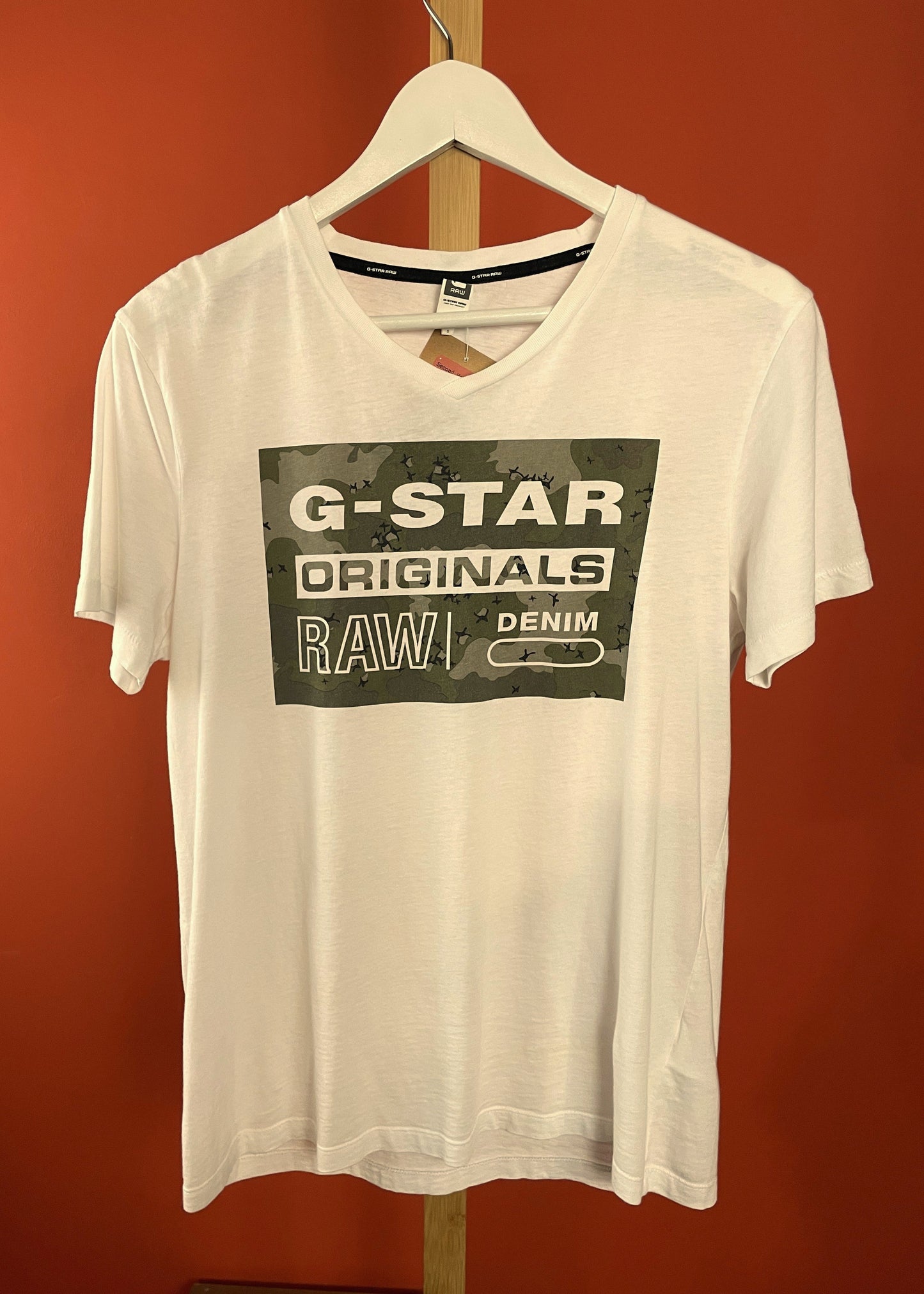 Τ-Shirt G-STAR RAW σε Λευκό χρώμα (ΑΝΔΡΙΚΟ: S - ΓΥΝΑΙΚΕΙΟ : M)