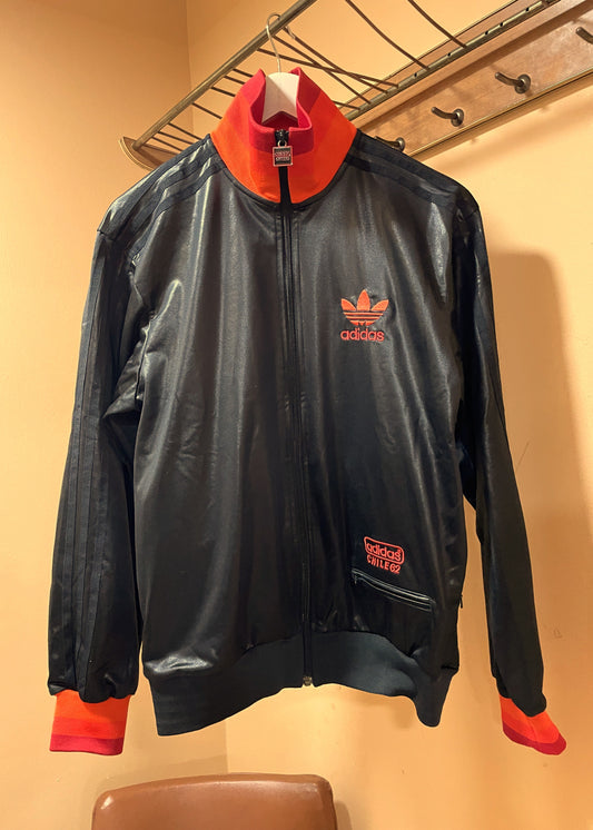 UNIQUE ITEM: Αθλητική Ζακέτα ADIDAS Originals Chile 62 Track Jacket σε Μαύρο χρώμα (Ανδρικό S - Γυναικείο Άνετο Μ/L)