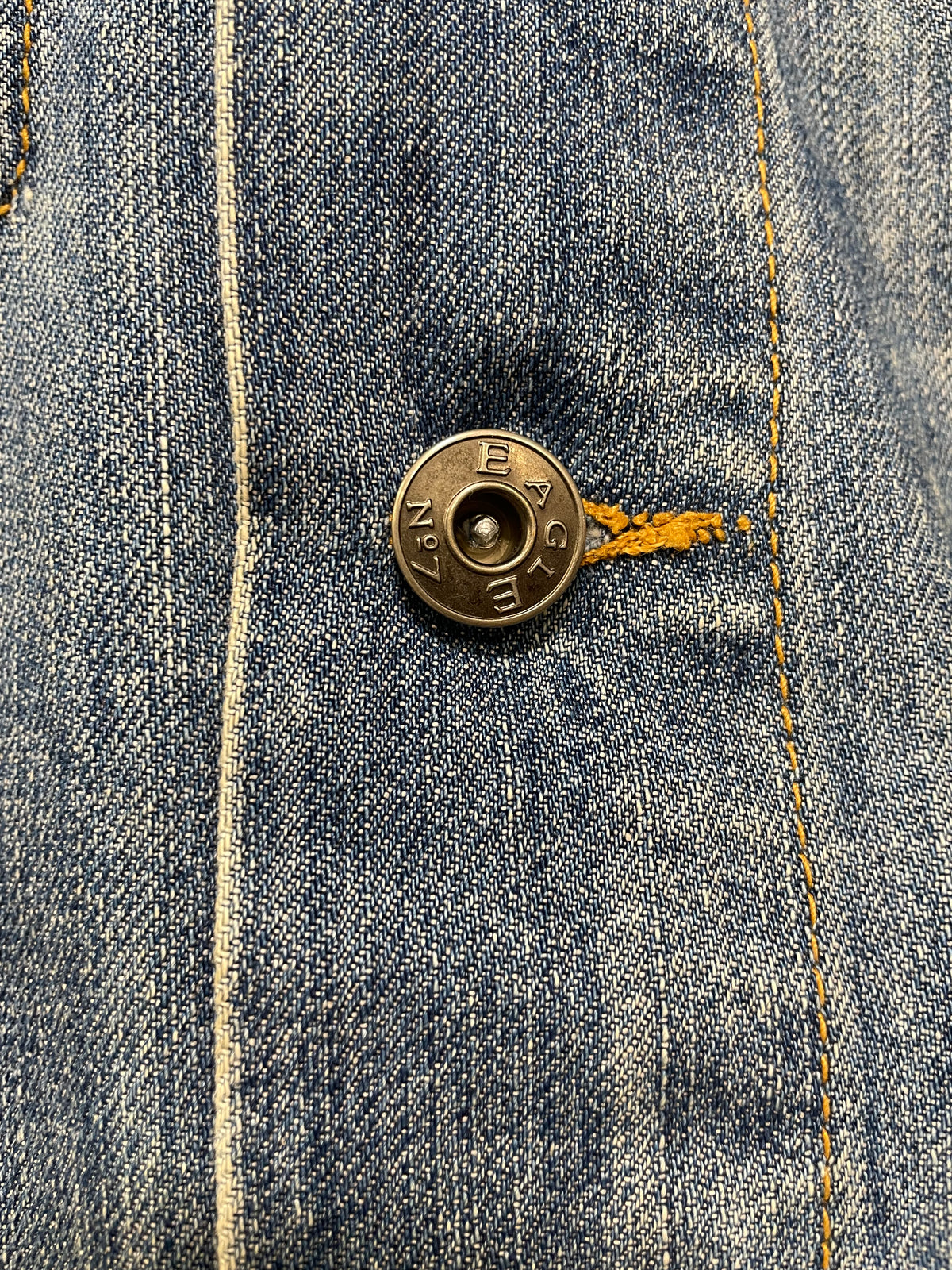 Αμάνικο, Vintage Ανδρικό Τζιν Τζάκετ EANGLE DENIM σε Ξεθωριασμένο Denim (Άνετο XL)