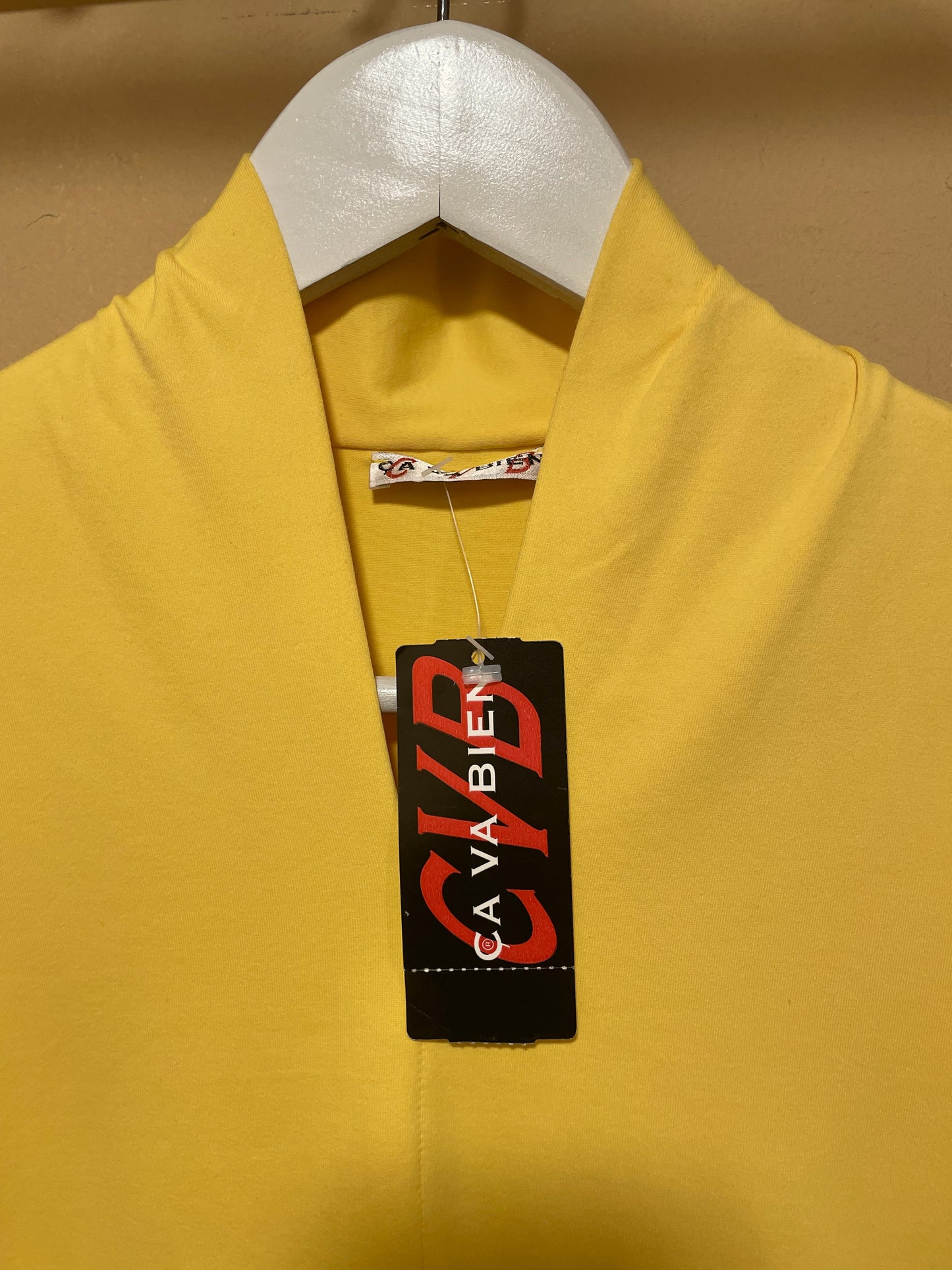 Stock, Αμάνικη Γυναικεία Μπλούζα CA VA BIEN σε Κίτρινο χρώμα (Small)