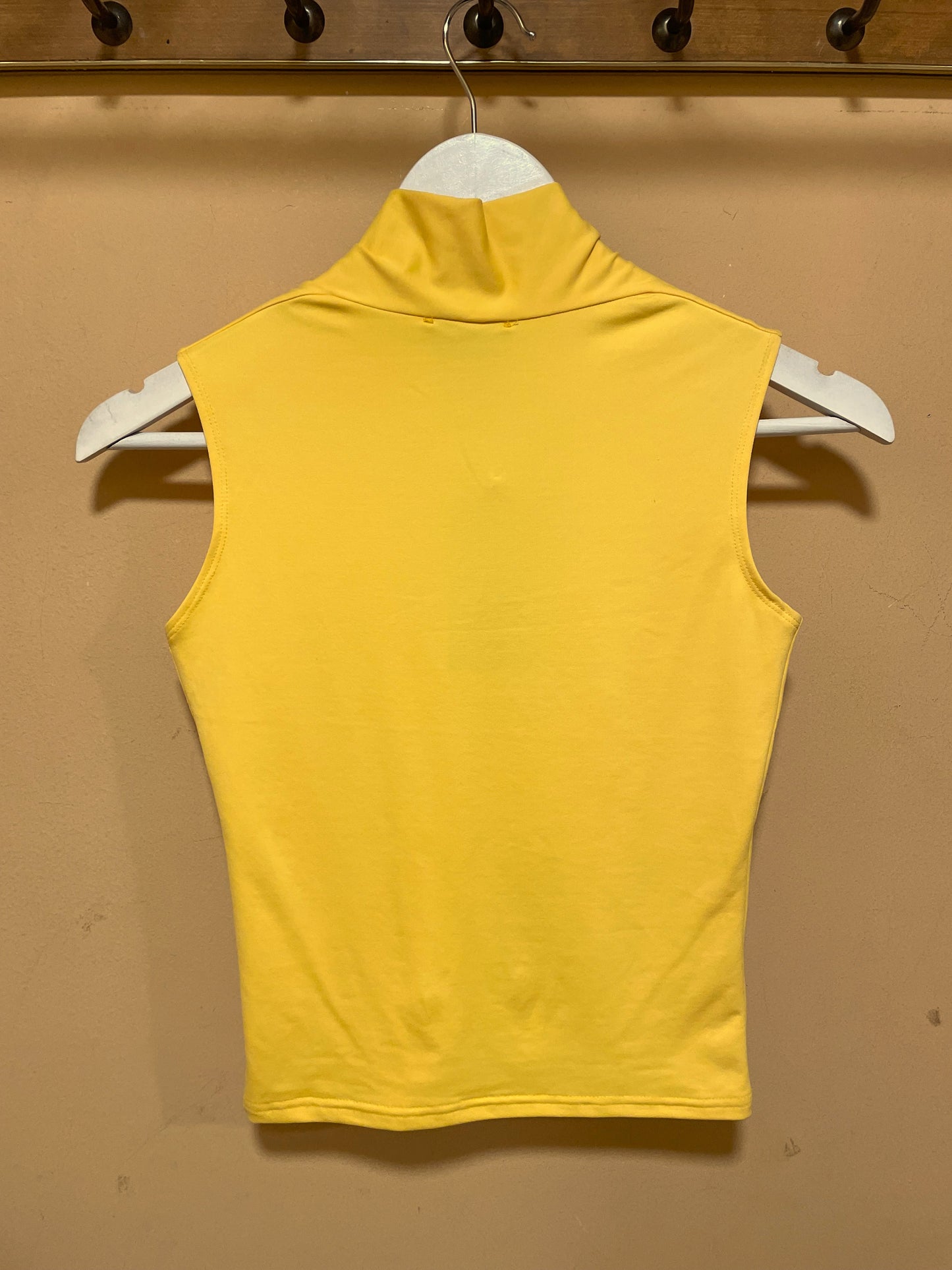 Stock, Αμάνικη Γυναικεία Μπλούζα CA VA BIEN σε Κίτρινο χρώμα (Small)