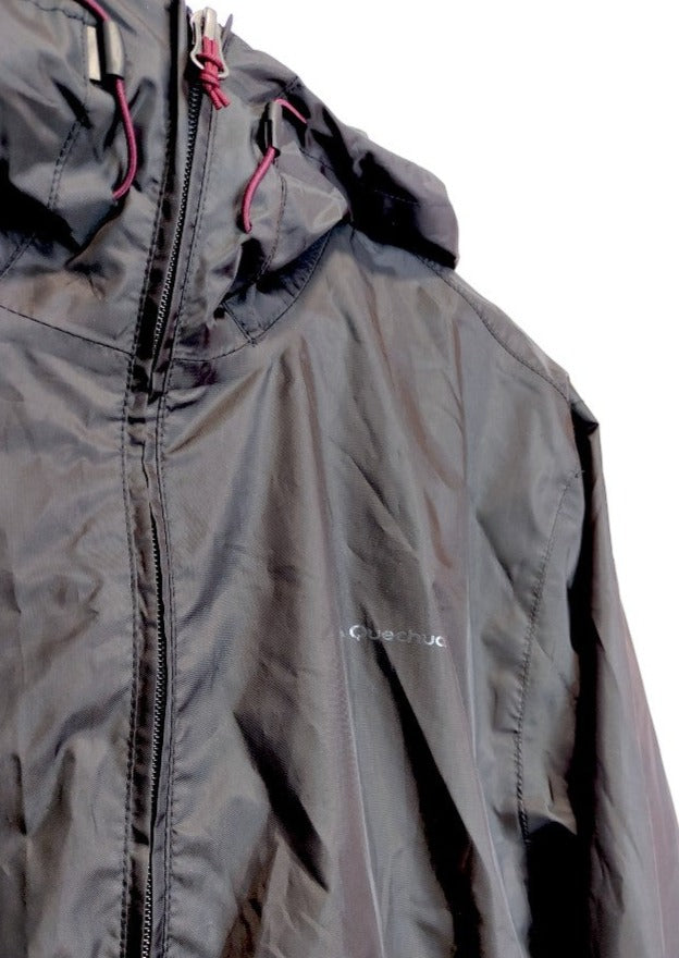 Stock, Water Resistant Ανδρικό, Λεπτό Τζάκετ QUECHUA σε Μαύρο Χρώμα (M/L)