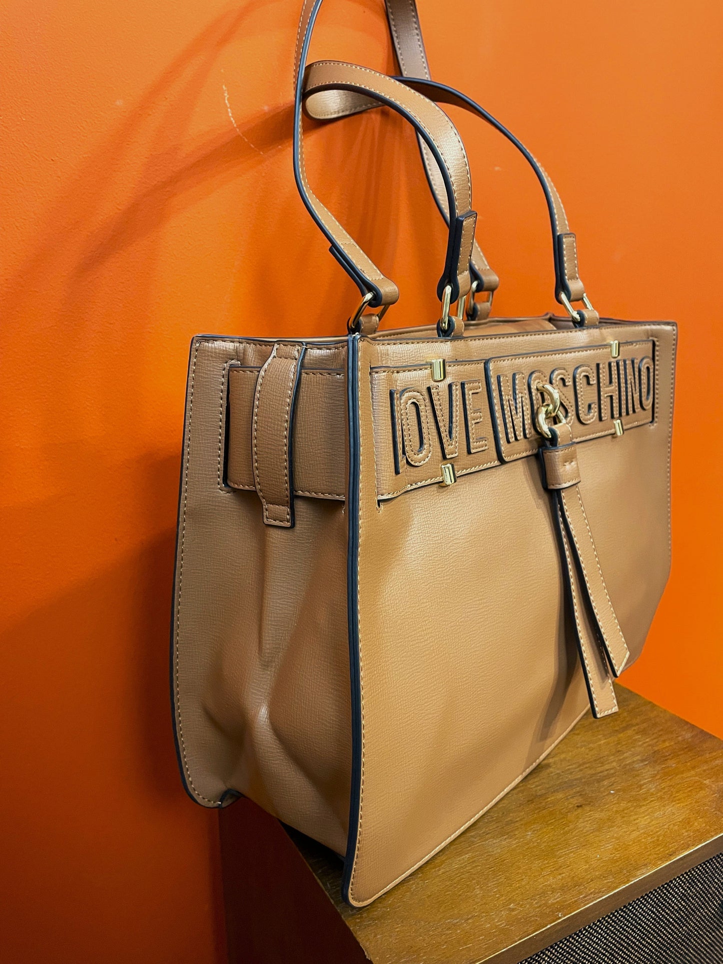 Stock, Γυναικεία Τσάντα LOVE MOSCHINO σε Ταμπά χρώμα