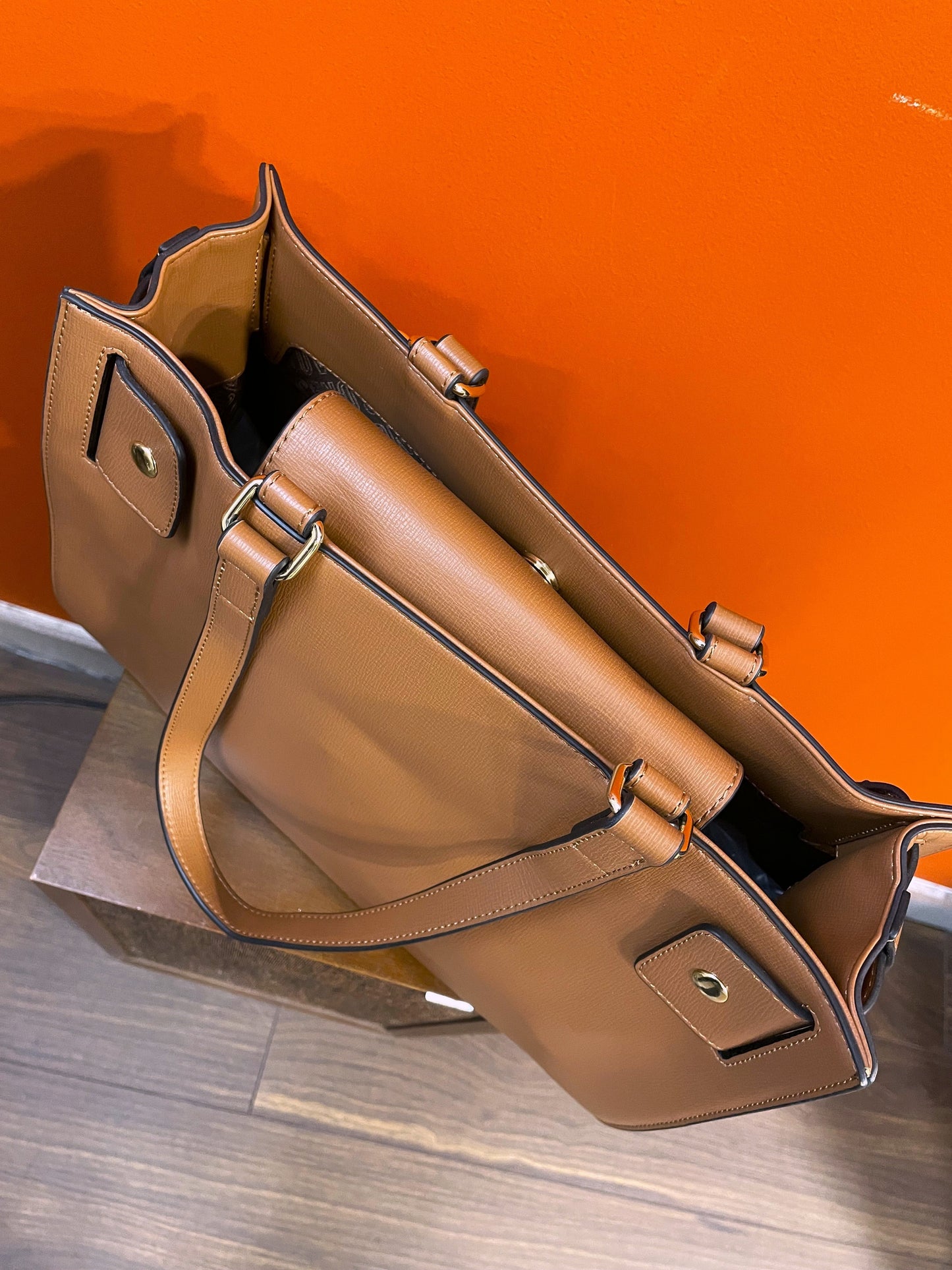 Stock, Γυναικεία Τσάντα LOVE MOSCHINO σε Ταμπά χρώμα