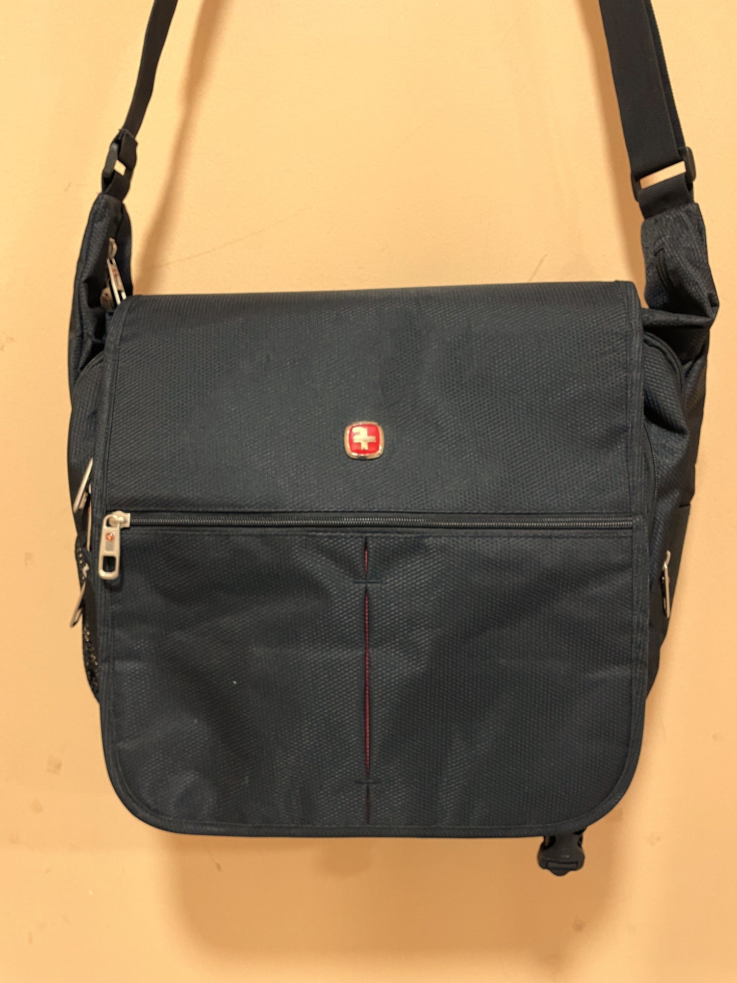 Τσάντα Laptop WENGER σε Μαύρο χρώμα (No 46 - Καλύπτει άνετα μέχρι XL - Άνετη γραμμη)