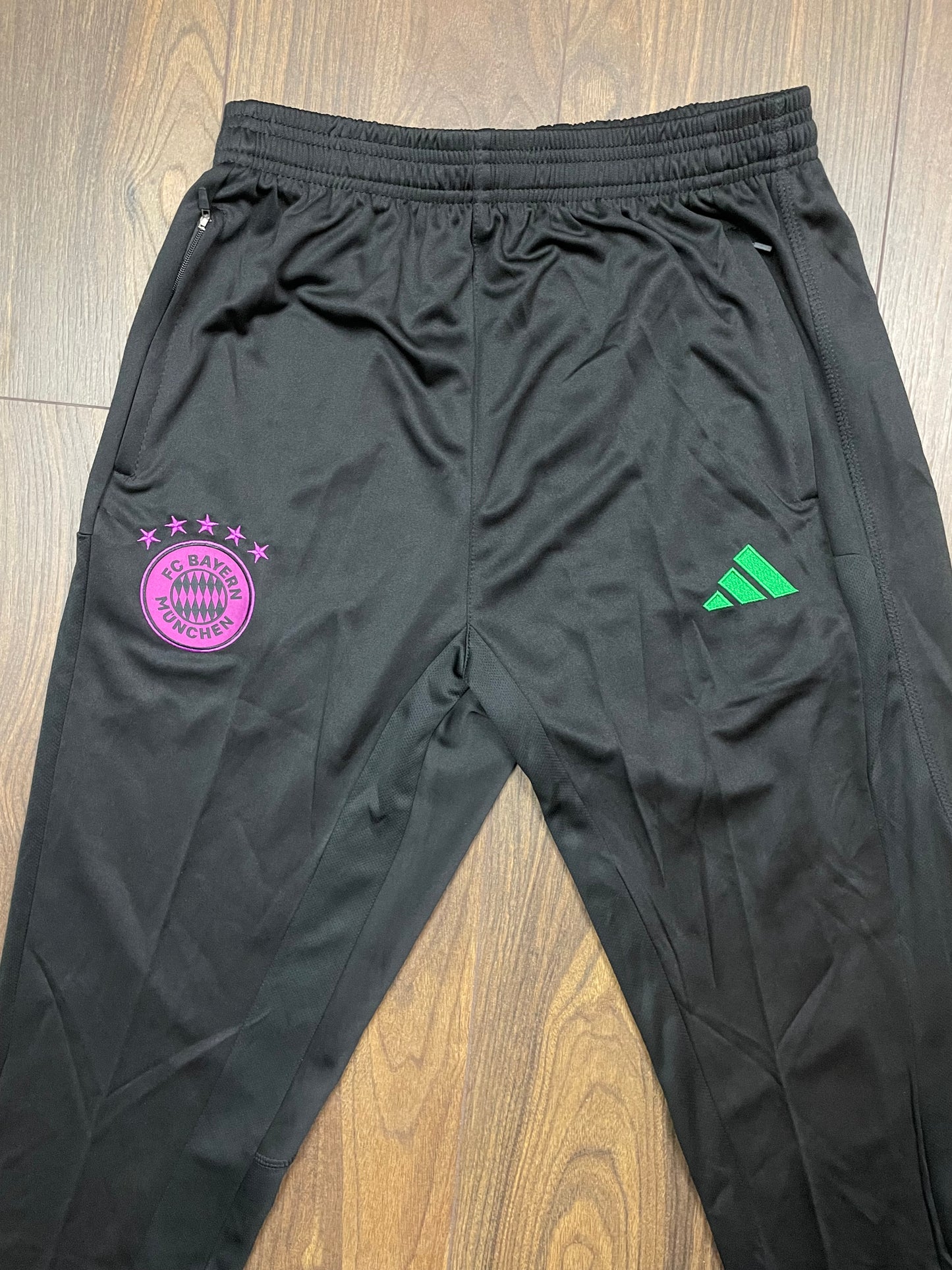 Γυναικεία Αθλητική Φόρμα ADIDAS FC BAYERN MUNCHEN σε Μαύρο χρώμα (Small)