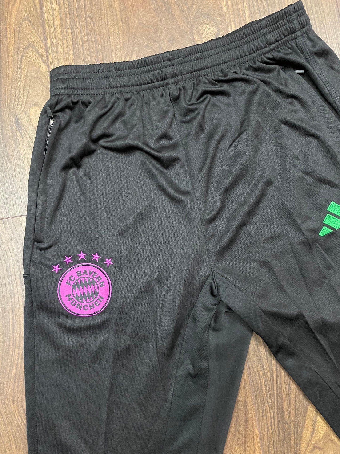 Γυναικεία Αθλητική Φόρμα ADIDAS FC BAYERN MUNCHEN σε Μαύρο χρώμα (Small)