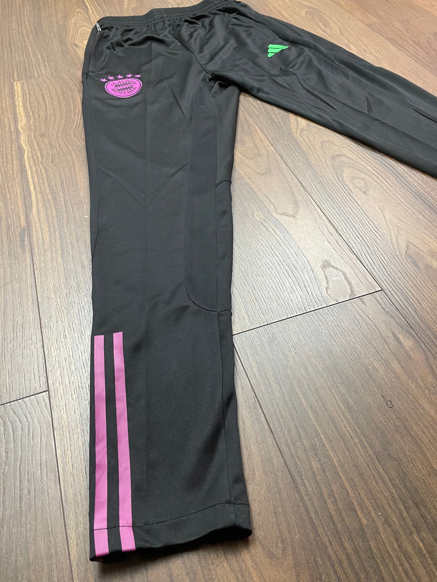 Γυναικεία Αθλητική Φόρμα ADIDAS FC BAYERN MUNCHEN σε Μαύρο χρώμα (Small)