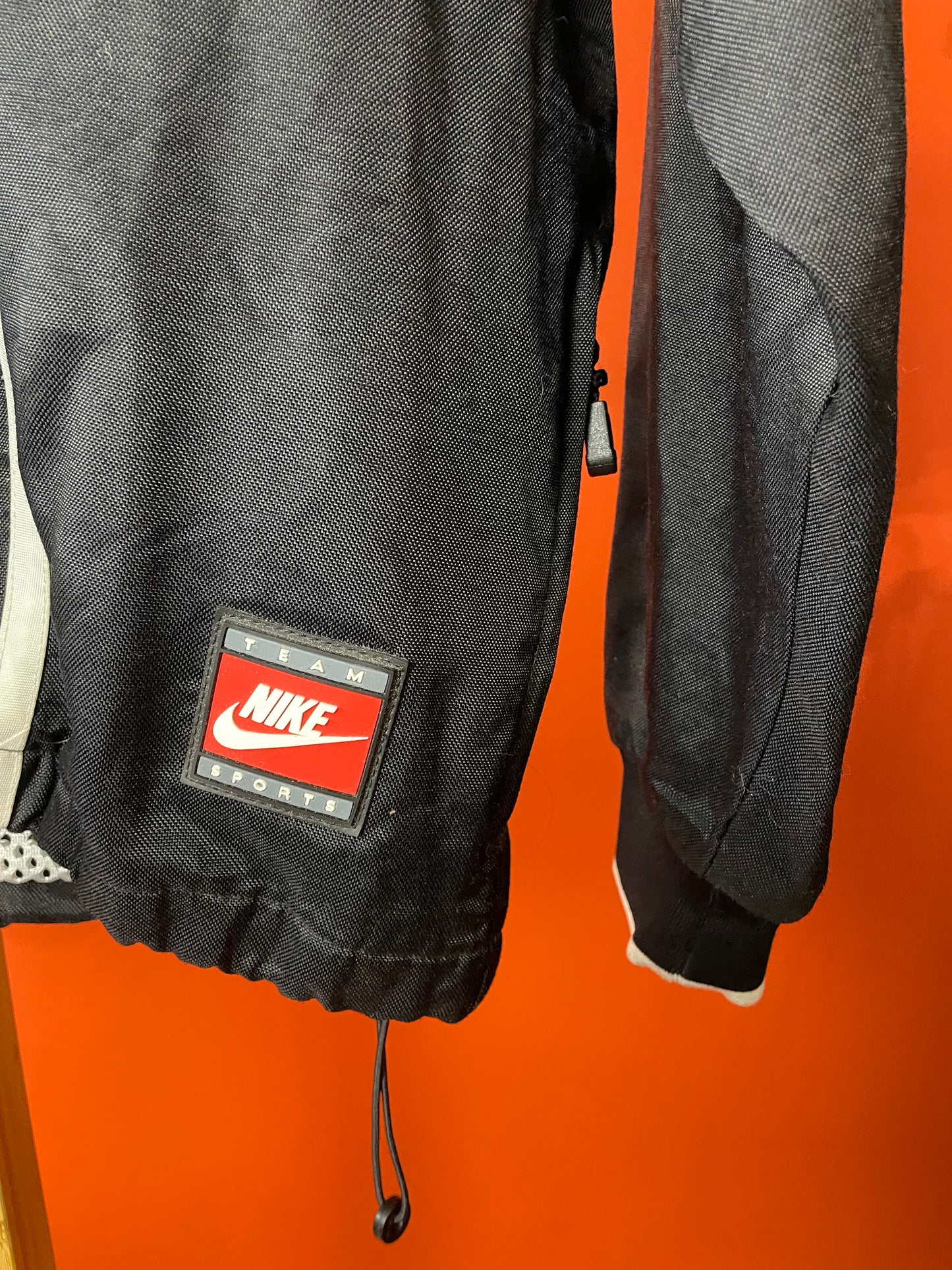 Αθλητικό Ανδρικό Τζάκετ ΝIKE Jacksonville State Soccer σε Μαύρο χρώμα (Άνετο M)