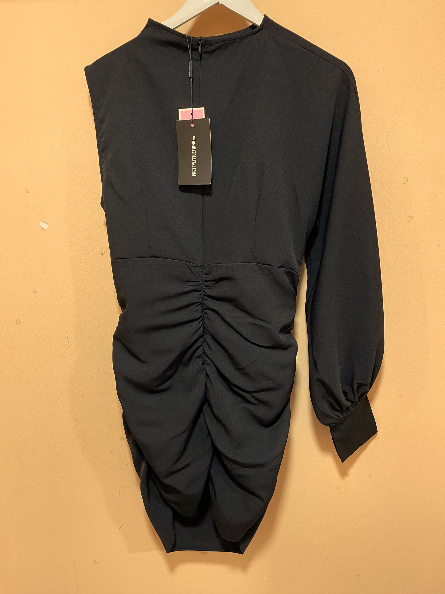 Stock, Βραδινό Φόρεμα με ένα μανίκι PRETTY LITTLE THING σε Μαύρο χρώμα (Medium)