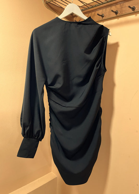 Stock, Βραδινό Φόρεμα με ένα μανίκι PRETTY LITTLE THING σε Μαύρο