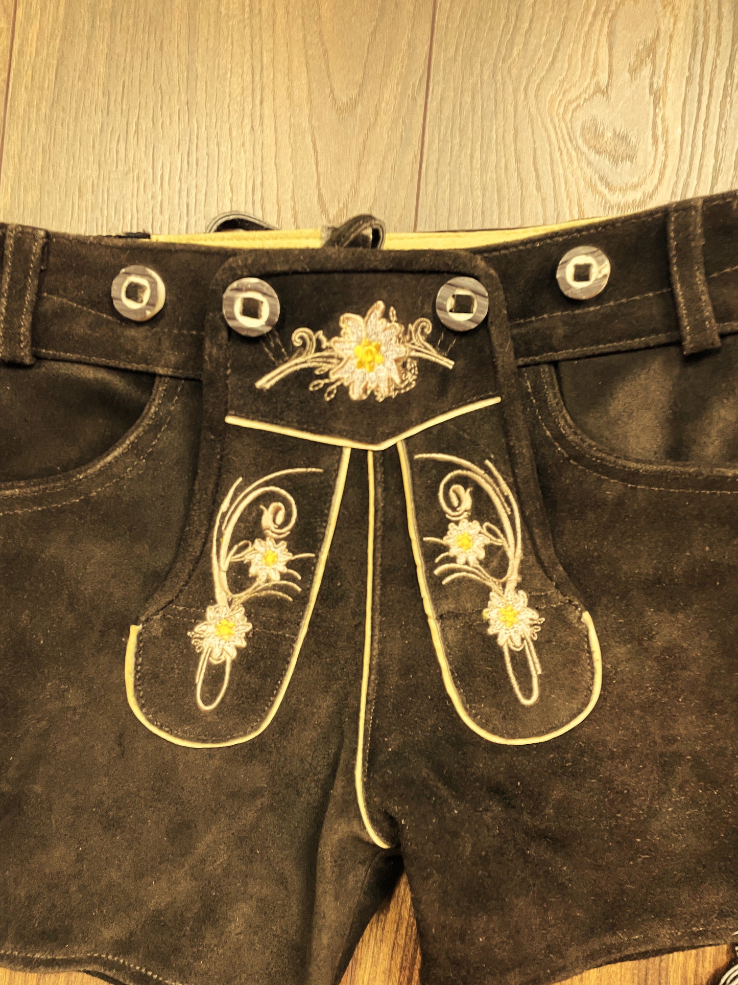 UNIQUE ITEM: Stock, Δερμάτινο / Καστόρ Γυναικείο Σορτς ALMWERK σε Σοκολατί Χρώμα (Small)