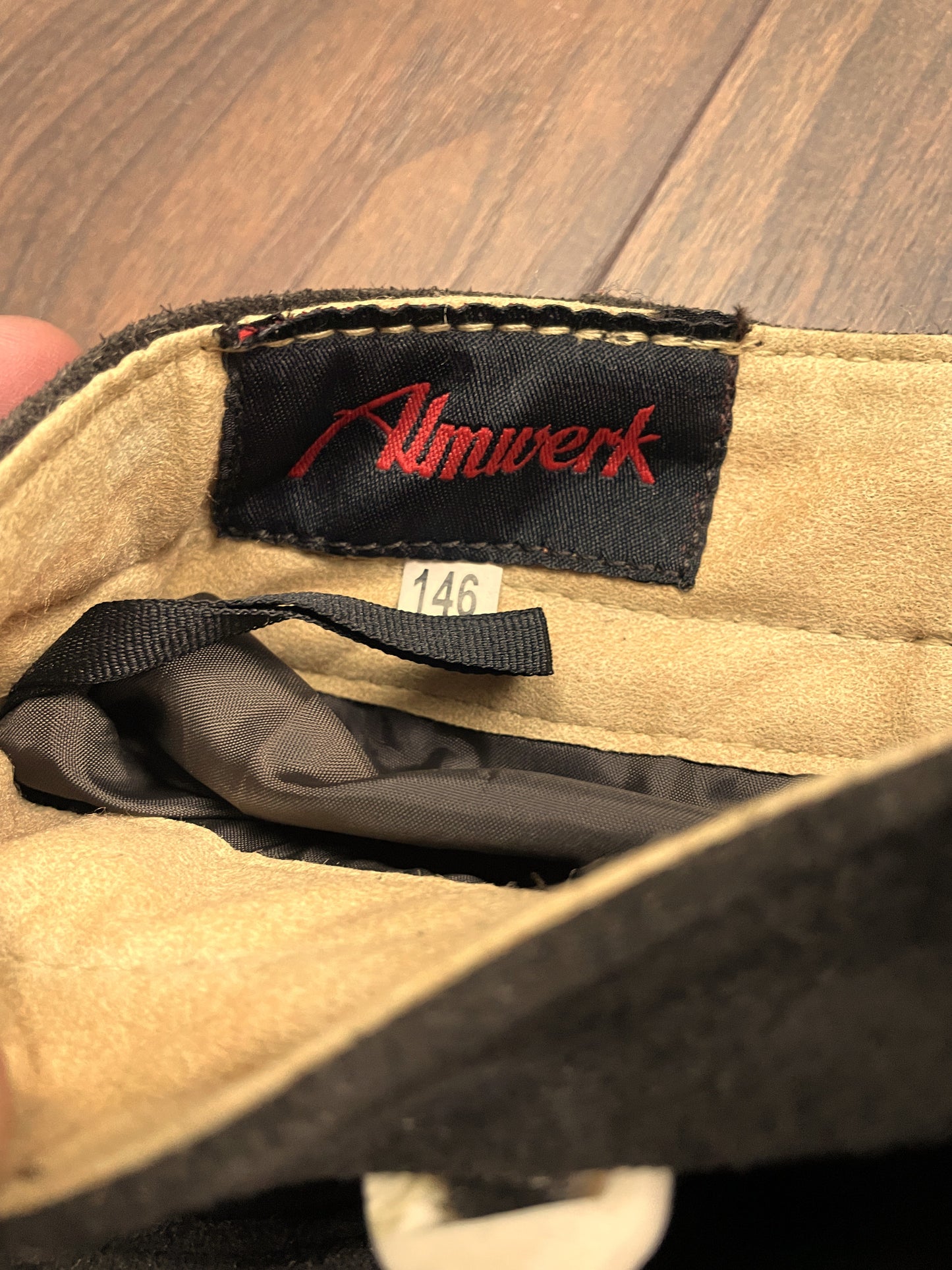 UNIQUE ITEM: Stock, Δερμάτινο / Καστόρ Γυναικείο Σορτς ALMWERK σε Σοκολατί Χρώμα (Small)