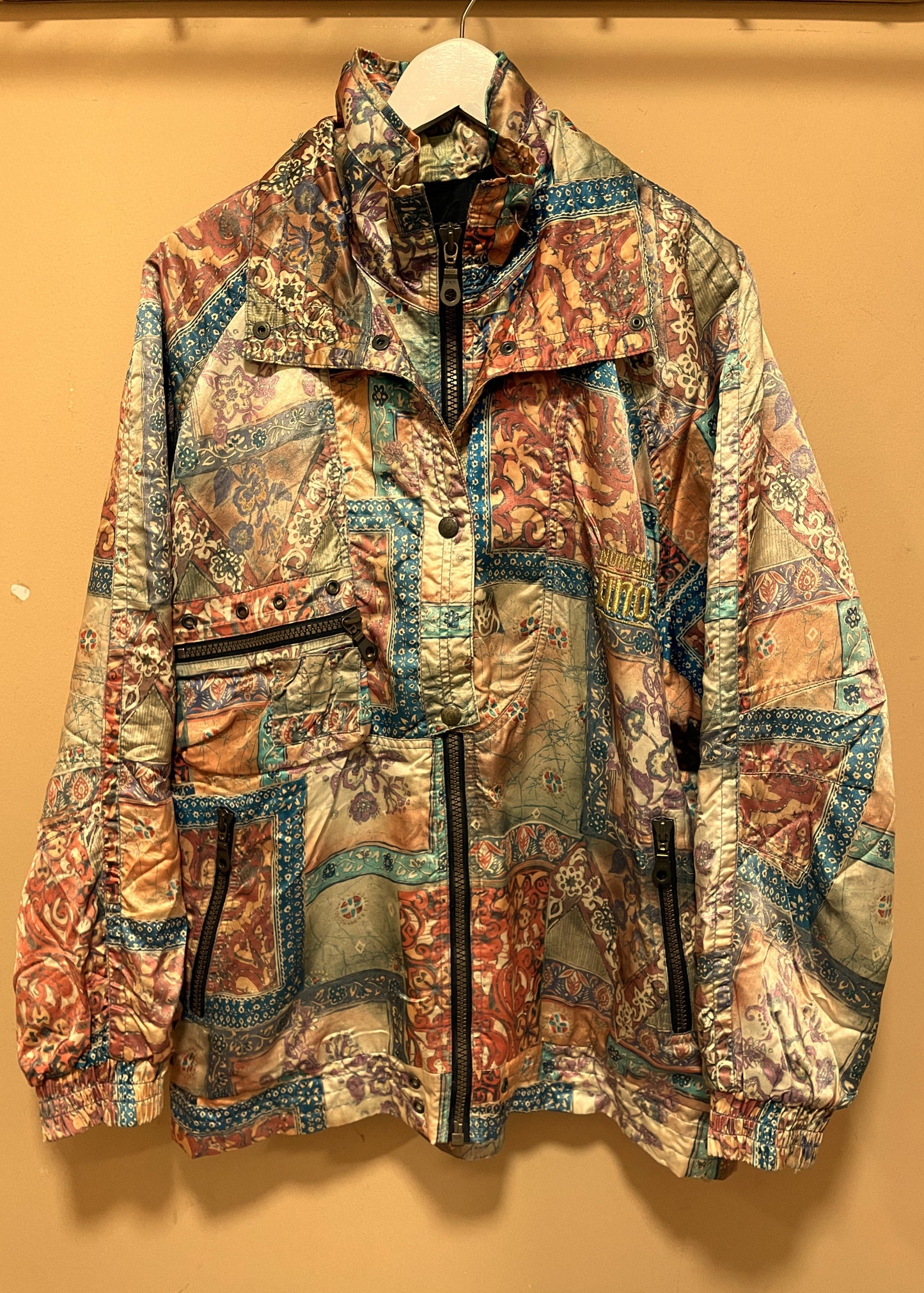 Vintage Γυναικείο Μπουφάν NUMERO UNO σε παλ Μπεζ/Χρυσό χρώμα