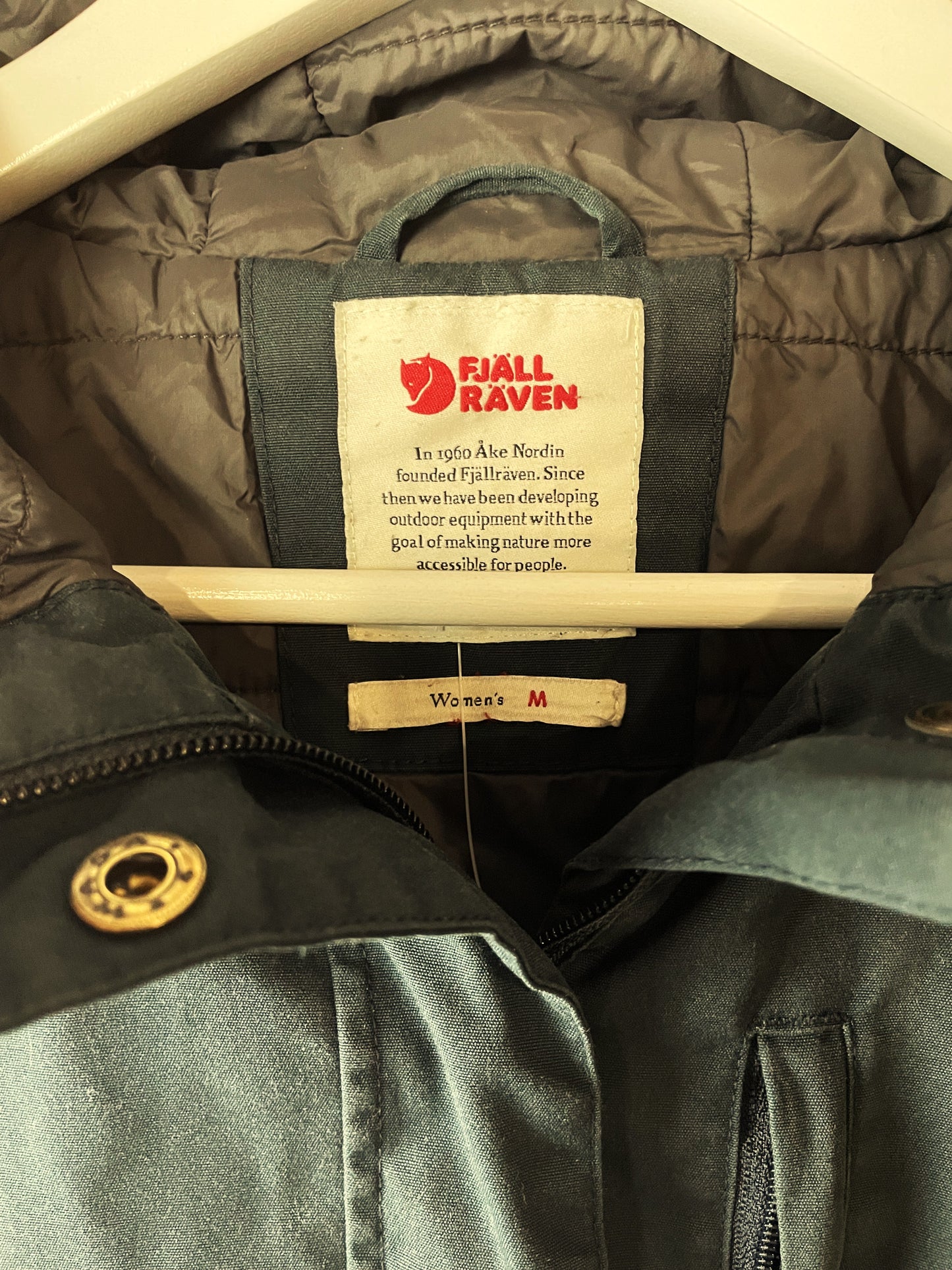 Γυναικείο Μπουφάν με Κουκούλα FJALL RAVEN σε Πετρόλ χρώμα (Medium - Σχετικά στενή γραμμή)