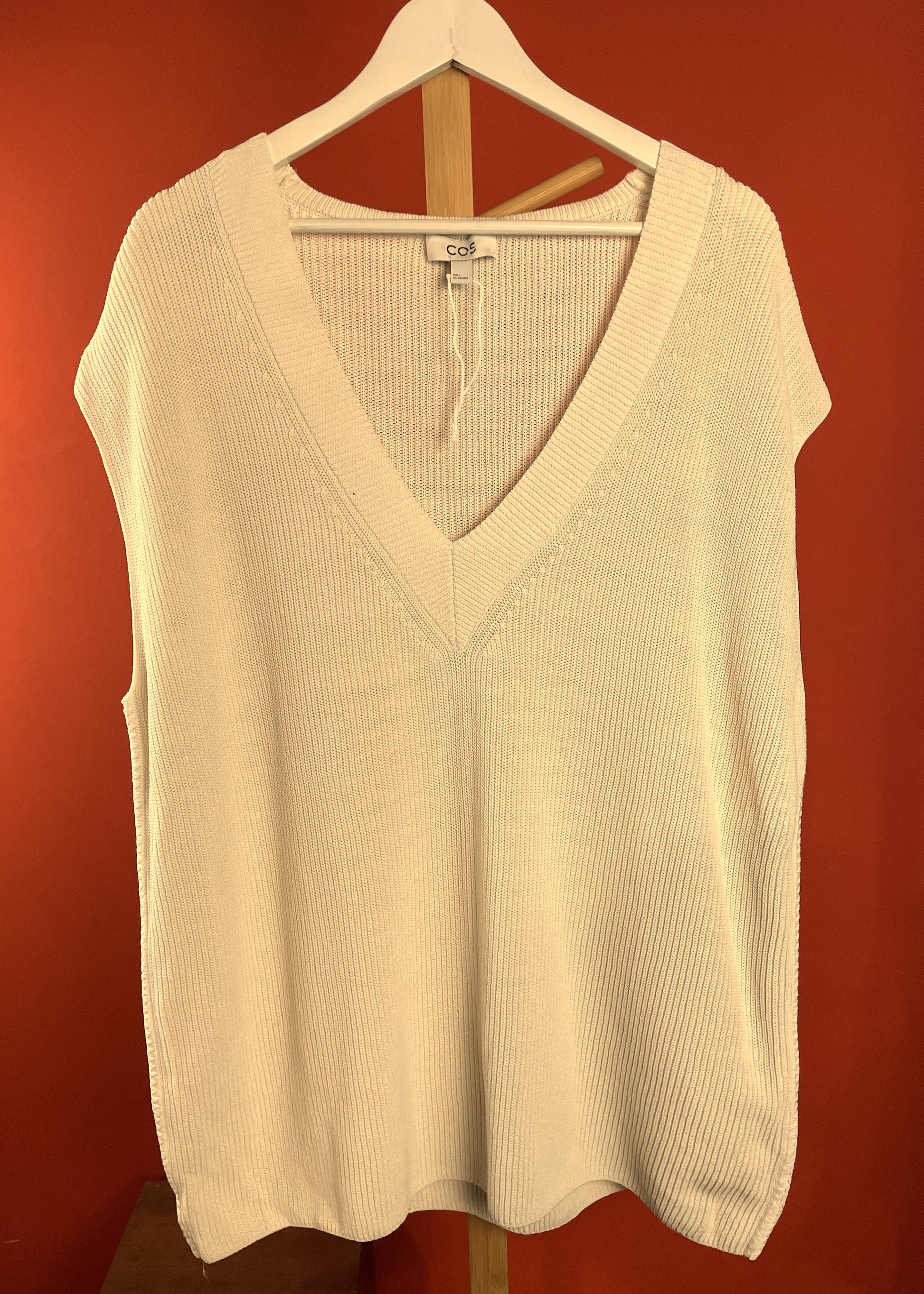 Stock, Ανδρική, Πλεκτή Αμάνικη Μπλούζα/Πουλόβερ COS σε Ζαχαρί χρώμα