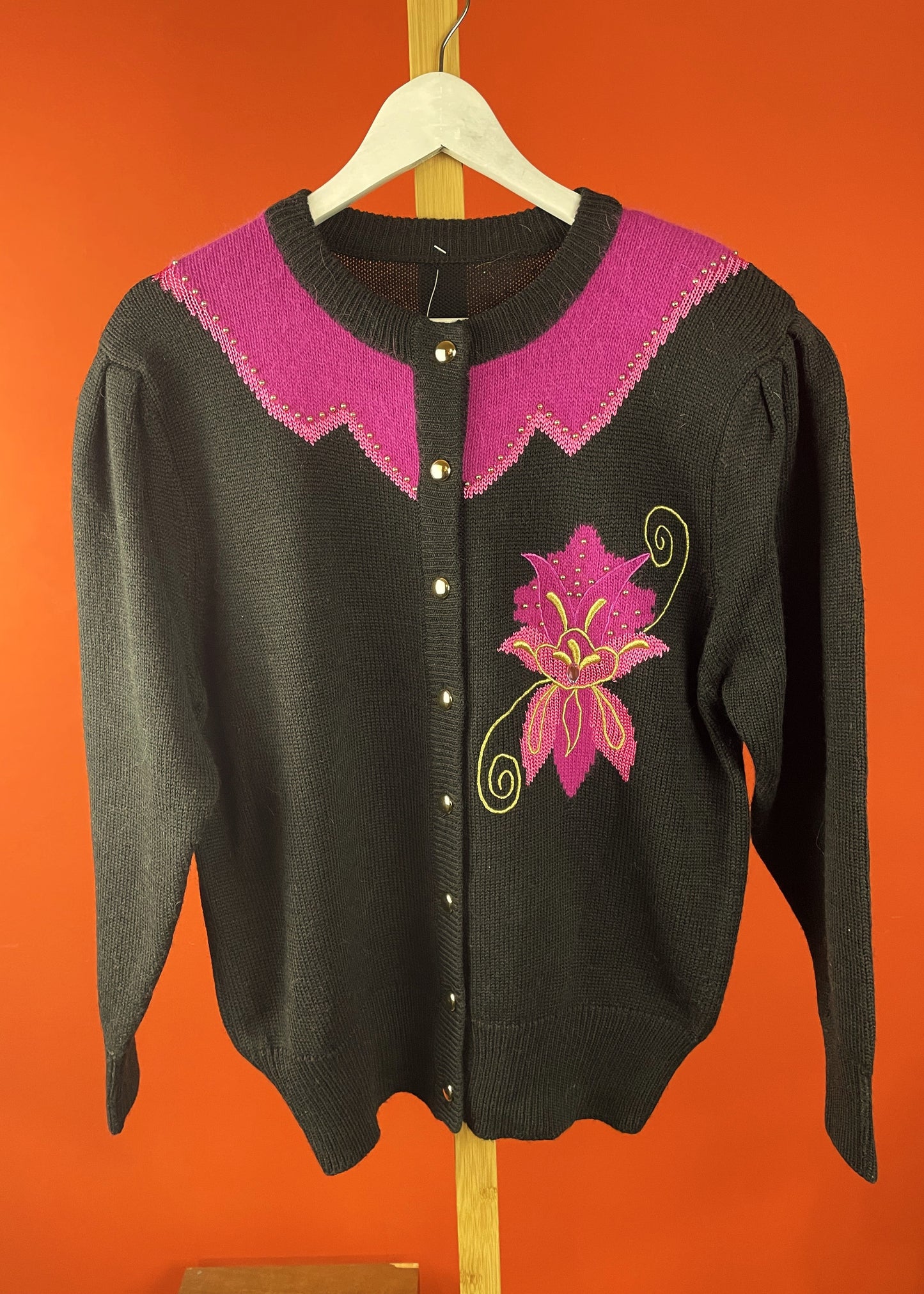 Vintage, Πλεκτή Γυναικεία Ζακέτα LOTOS MODELL σε Μαύρο - Φούξια χρώμα (M/L)