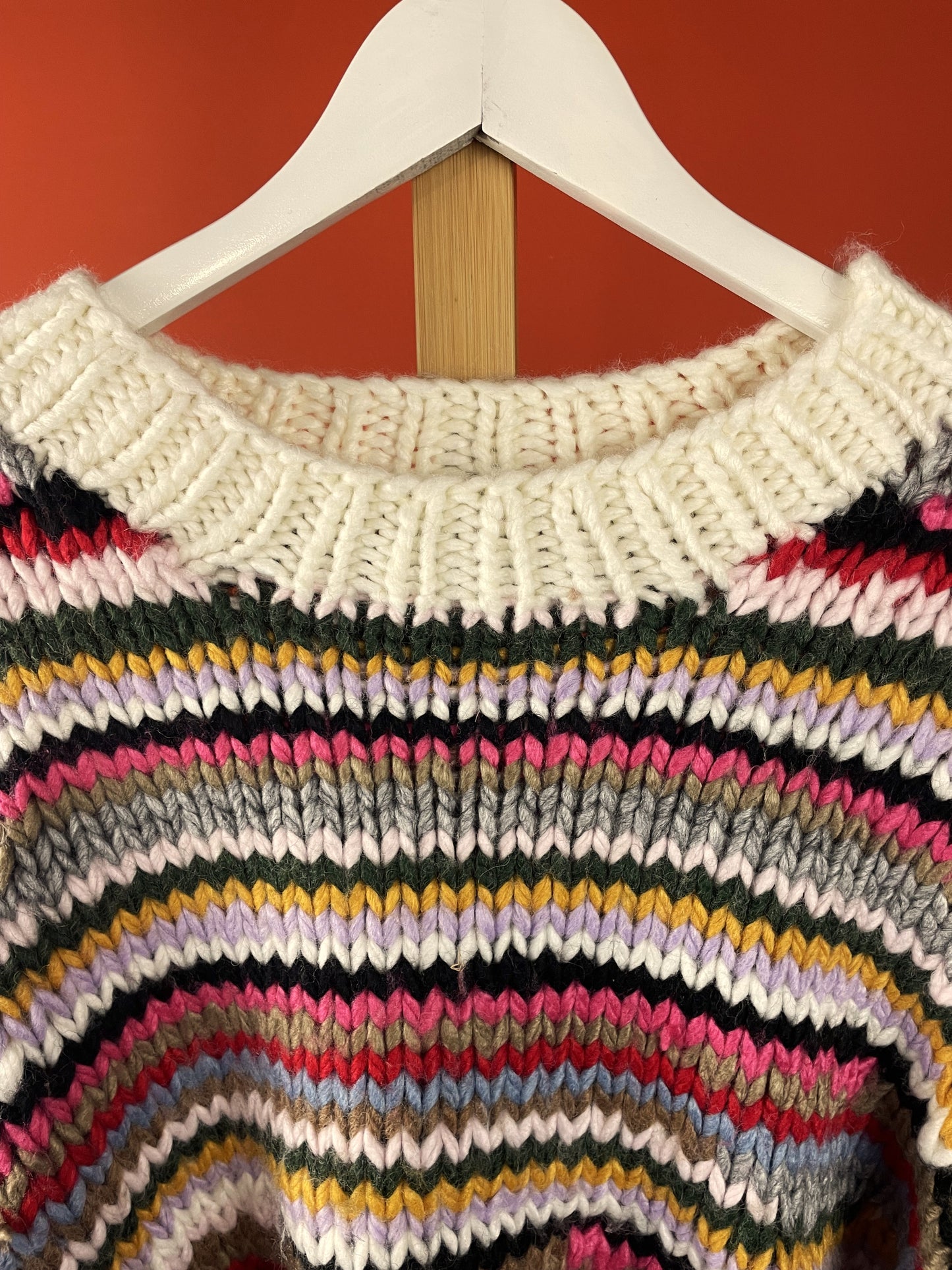 Γυναικεία Πλεκτή Μπλούζα / Πουλόβερ CHANDA σε Λευκό χρώμα και Παστέλ γραμμές (Άνετο L)