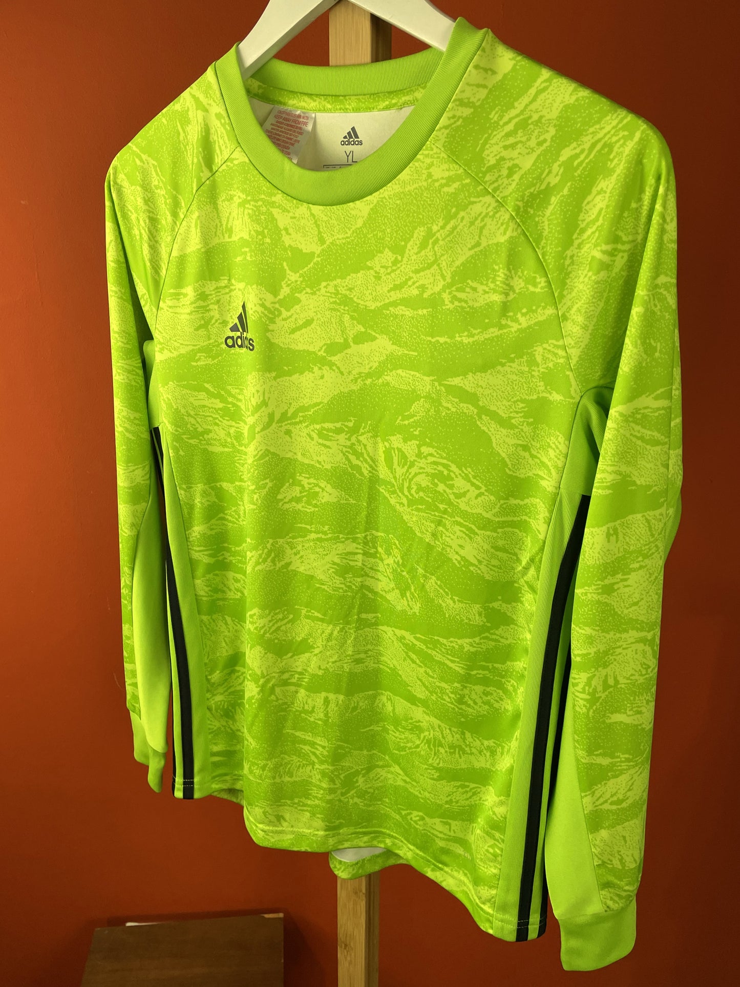 Stock, Γυναικεία Αθλητική Μπλούζα ADIDAS σε Λαχανί χρώμα (Large)
