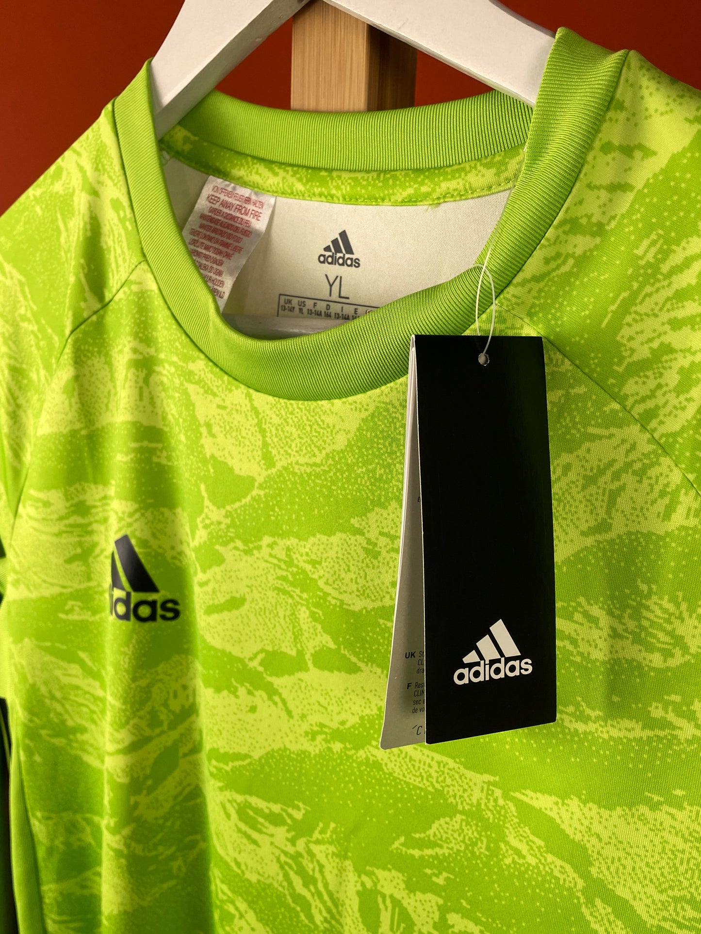Stock, Γυναικεία Αθλητική Μπλούζα ADIDAS σε Λαχανί χρώμα (Large)