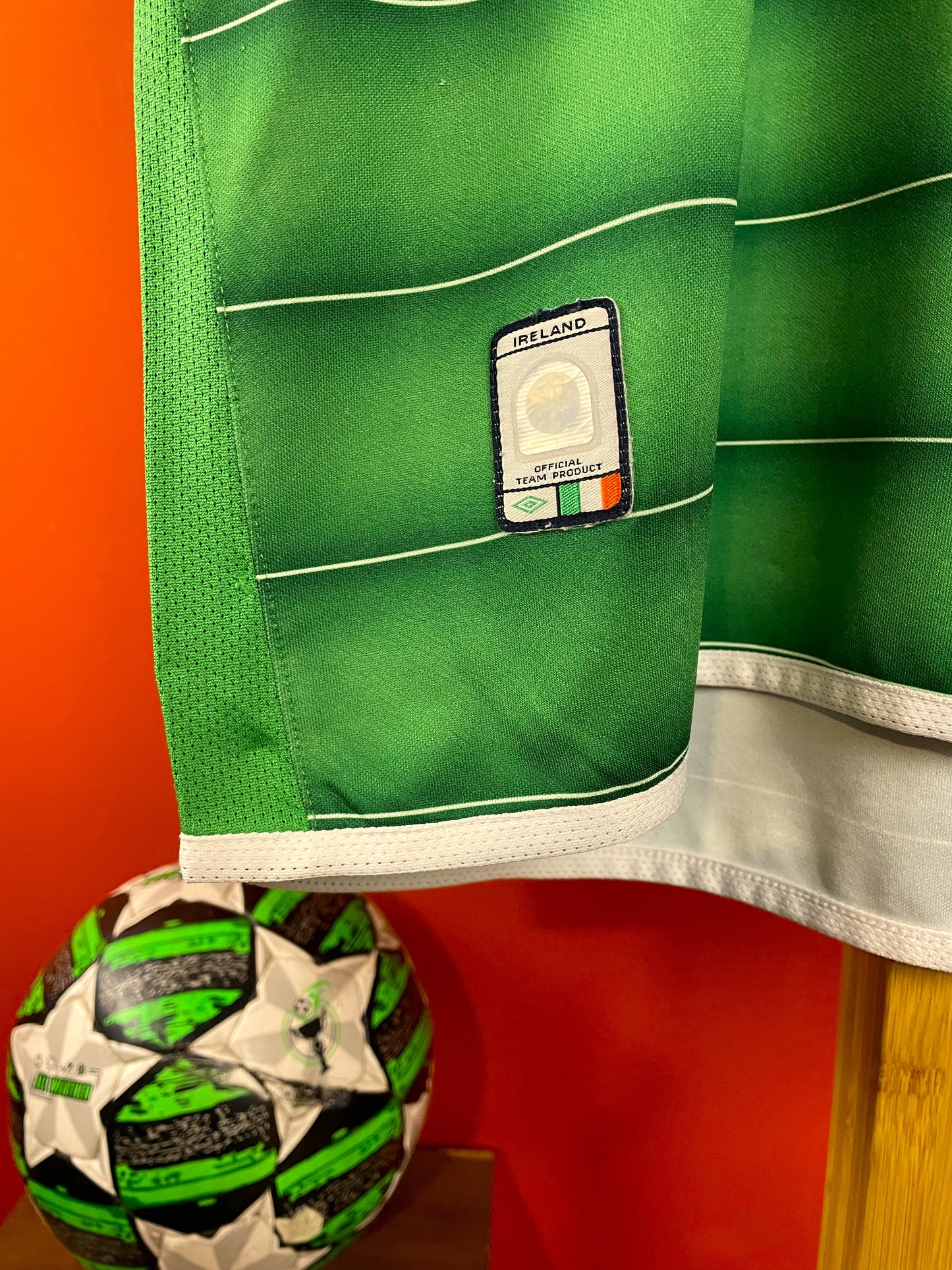 IRELAND 2003 2004 Football Jersey by UMBRO (Medium)