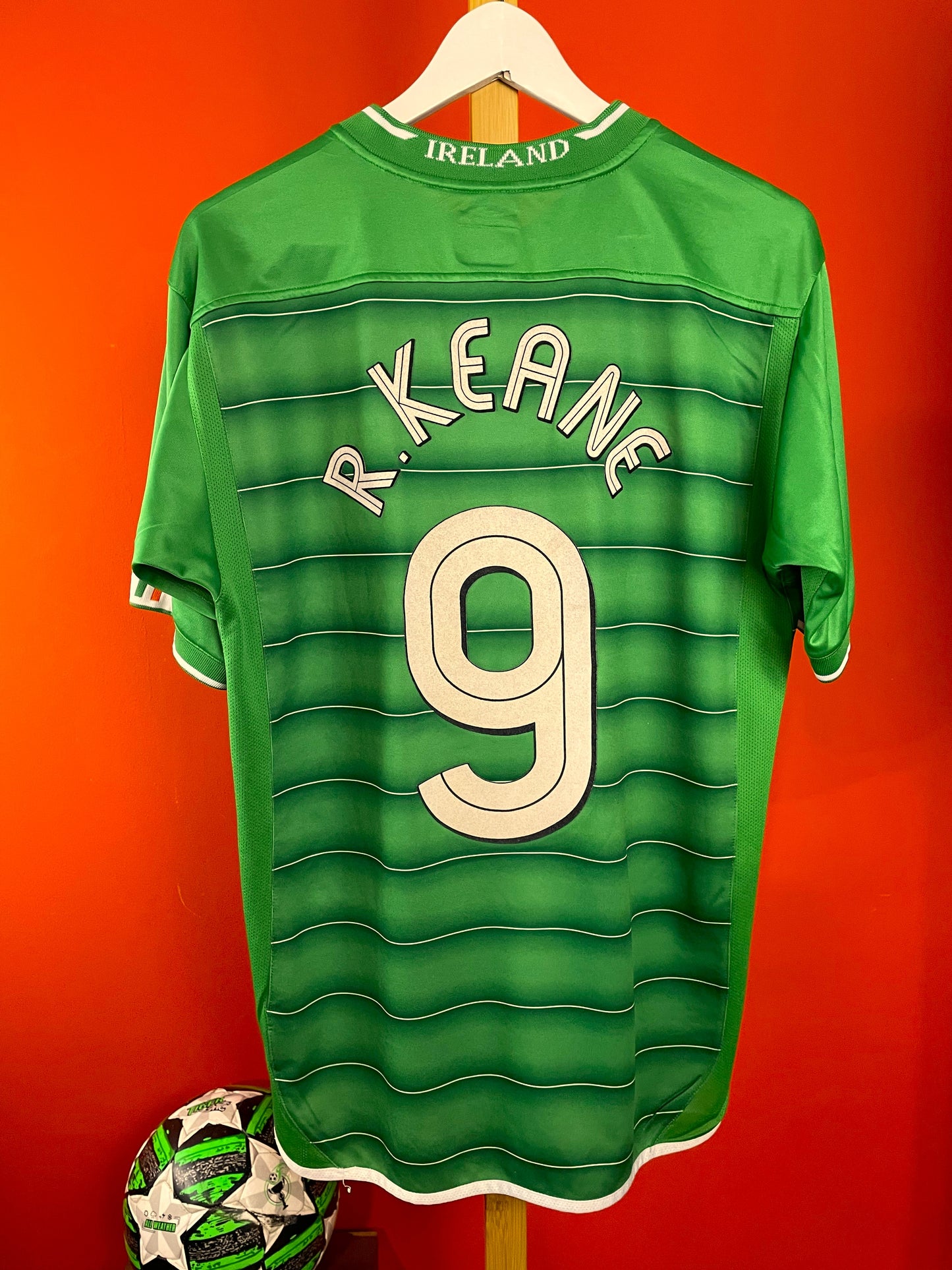 IRELAND 2003 2004 Football Jersey by UMBRO (Medium)