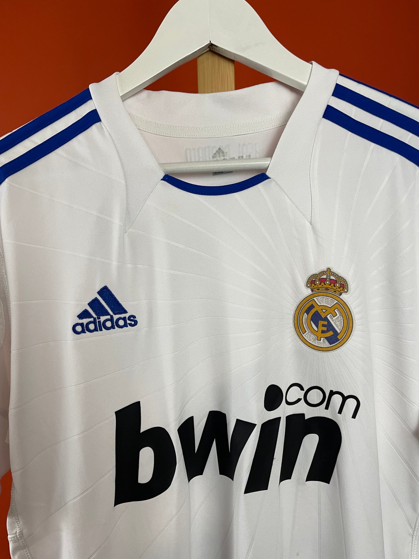 REAL MADRID 2010/11 Football Jersey by ADIDAS (Medium)