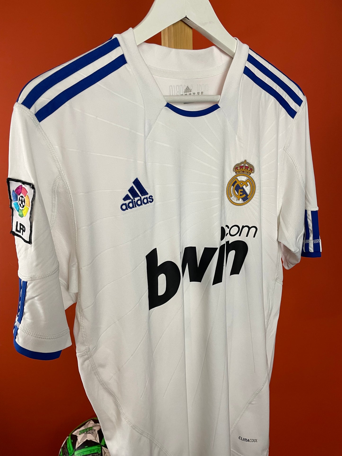 REAL MADRID 2010/11 Football Jersey by ADIDAS (Medium)