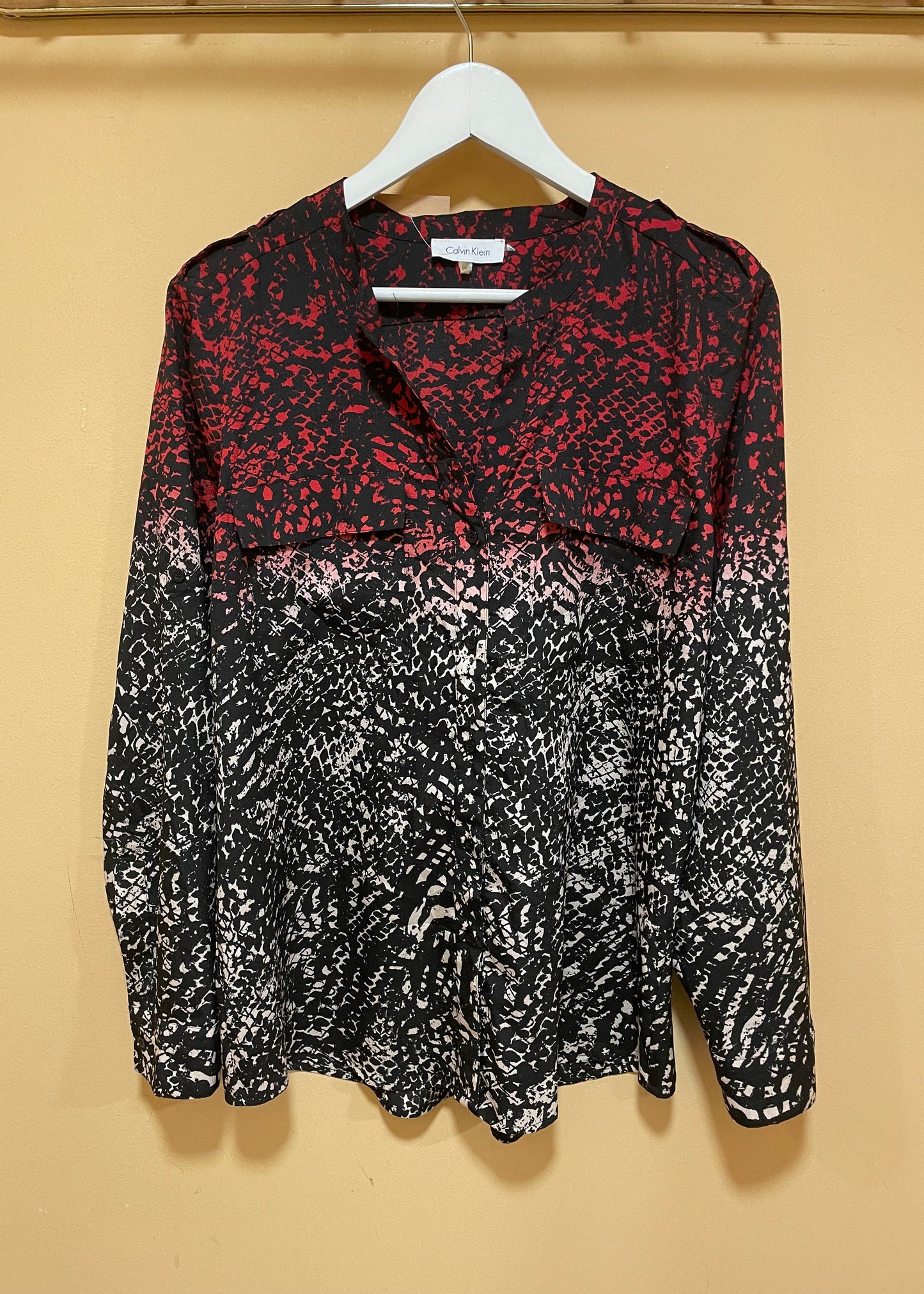 Εμπριμέ Γυναικείο Πουκάμισο CALVIN KLEIN σε Μαύρο / Μπορντό χρώμα (M/L)