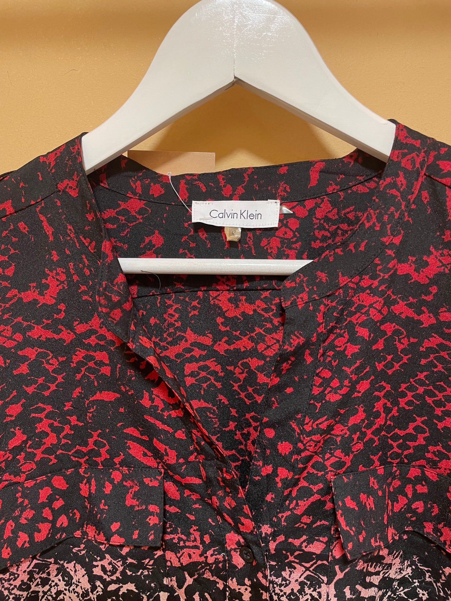 Εμπριμέ Γυναικείο Πουκάμισο CALVIN KLEIN σε Μαύρο / Μπορντό χρώμα (M/L)