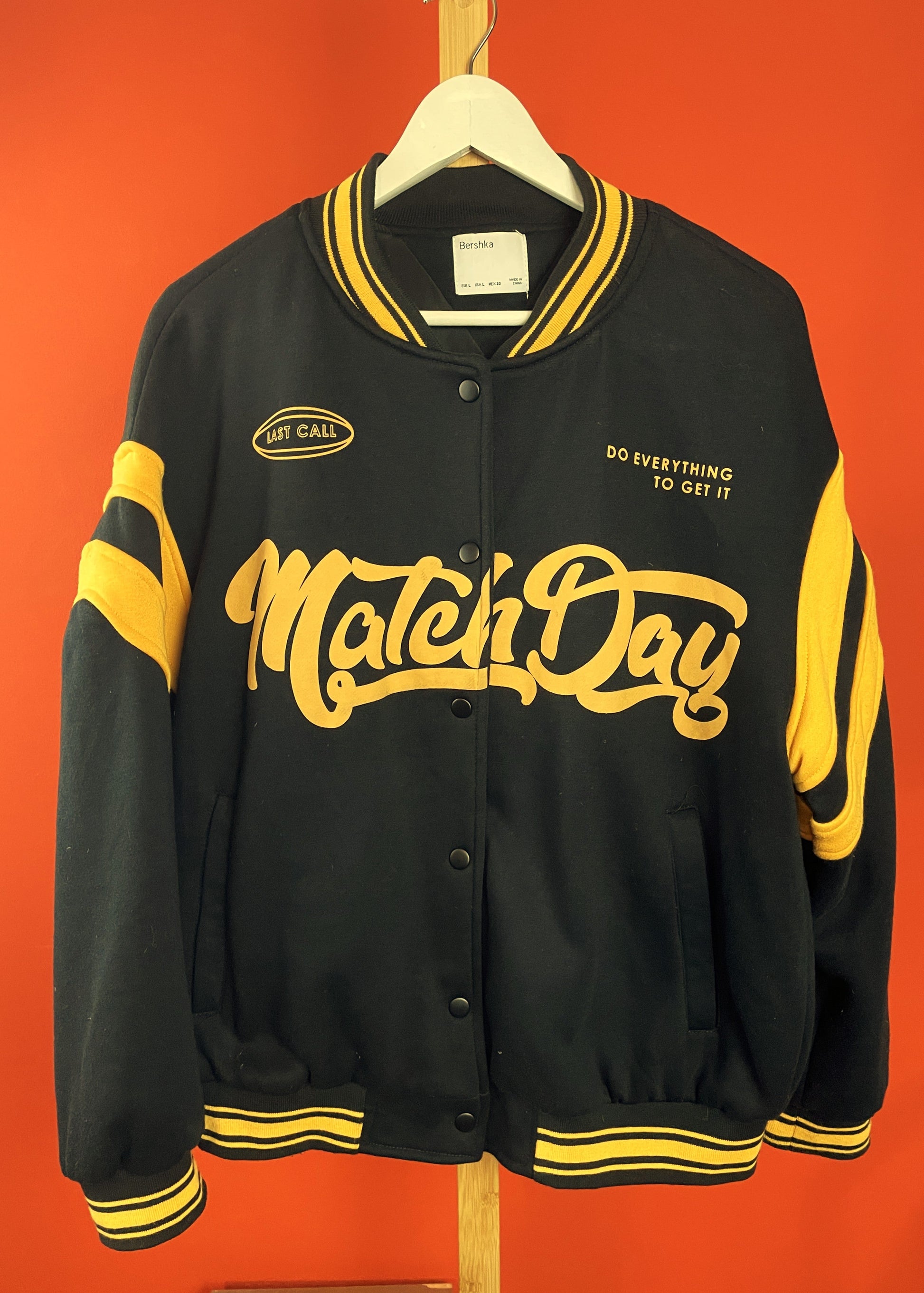 Κολλεγιακού Στυλ Τζάκετ BERSHKA σε Μαύρο - Κίτρινο χρώμα (Large)