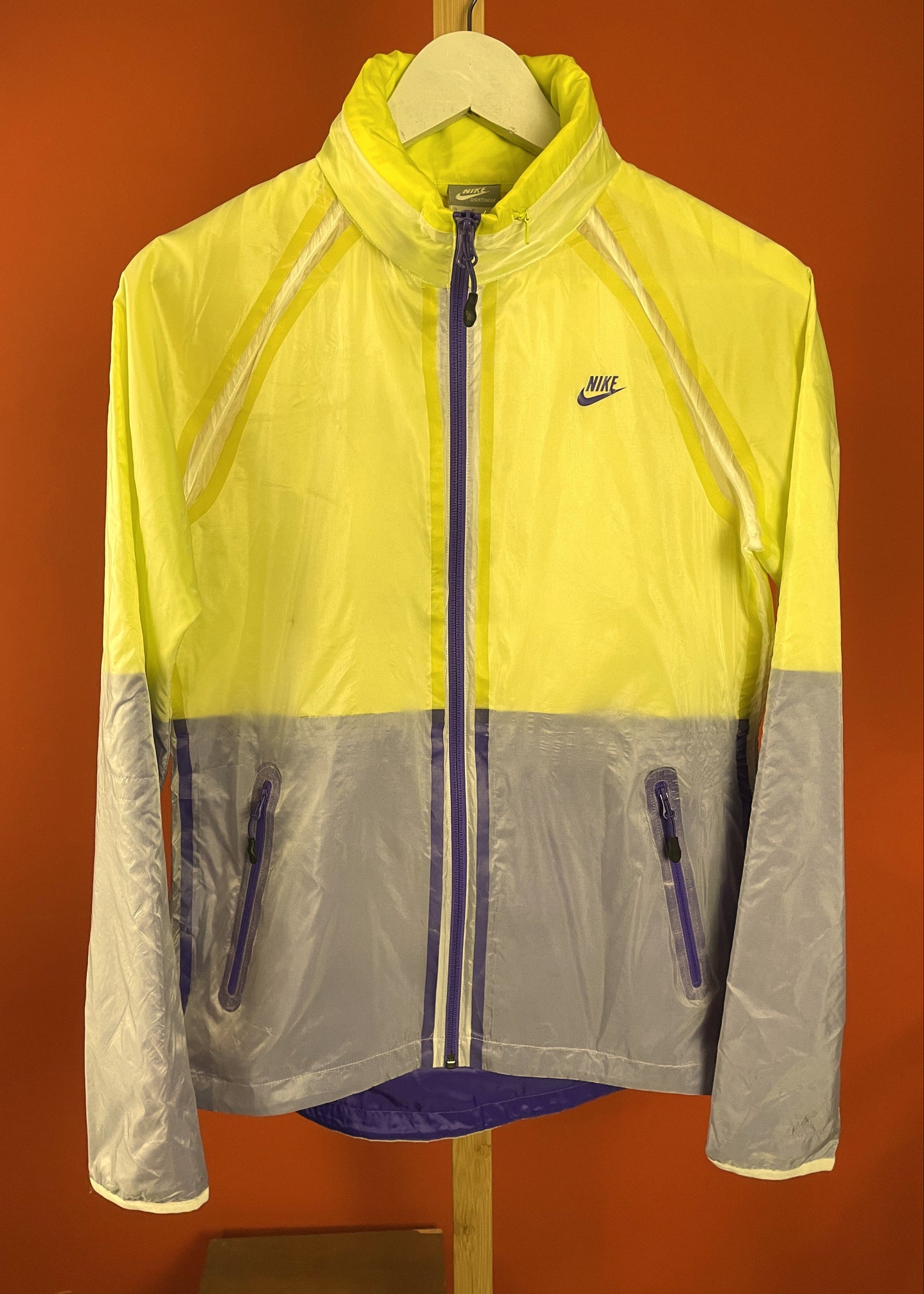 Γυναικείο Σπορ Tzάκετ NIKE σε Λεμονί - Μωβ χρώμα (Small)