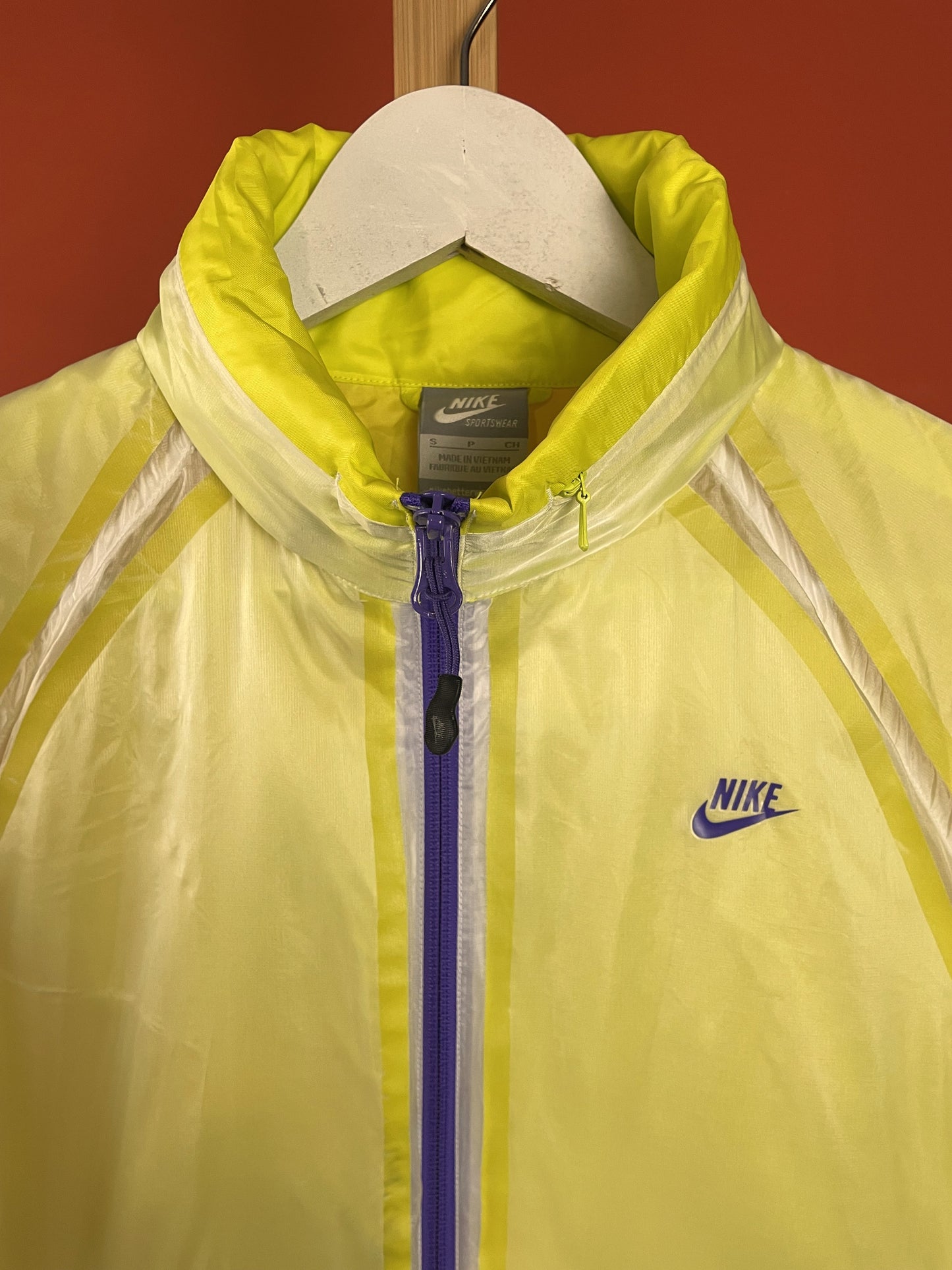 Γυναικείο Σπορ Tzάκετ NIKE σε Λεμονί - Μωβ χρώμα (Small)